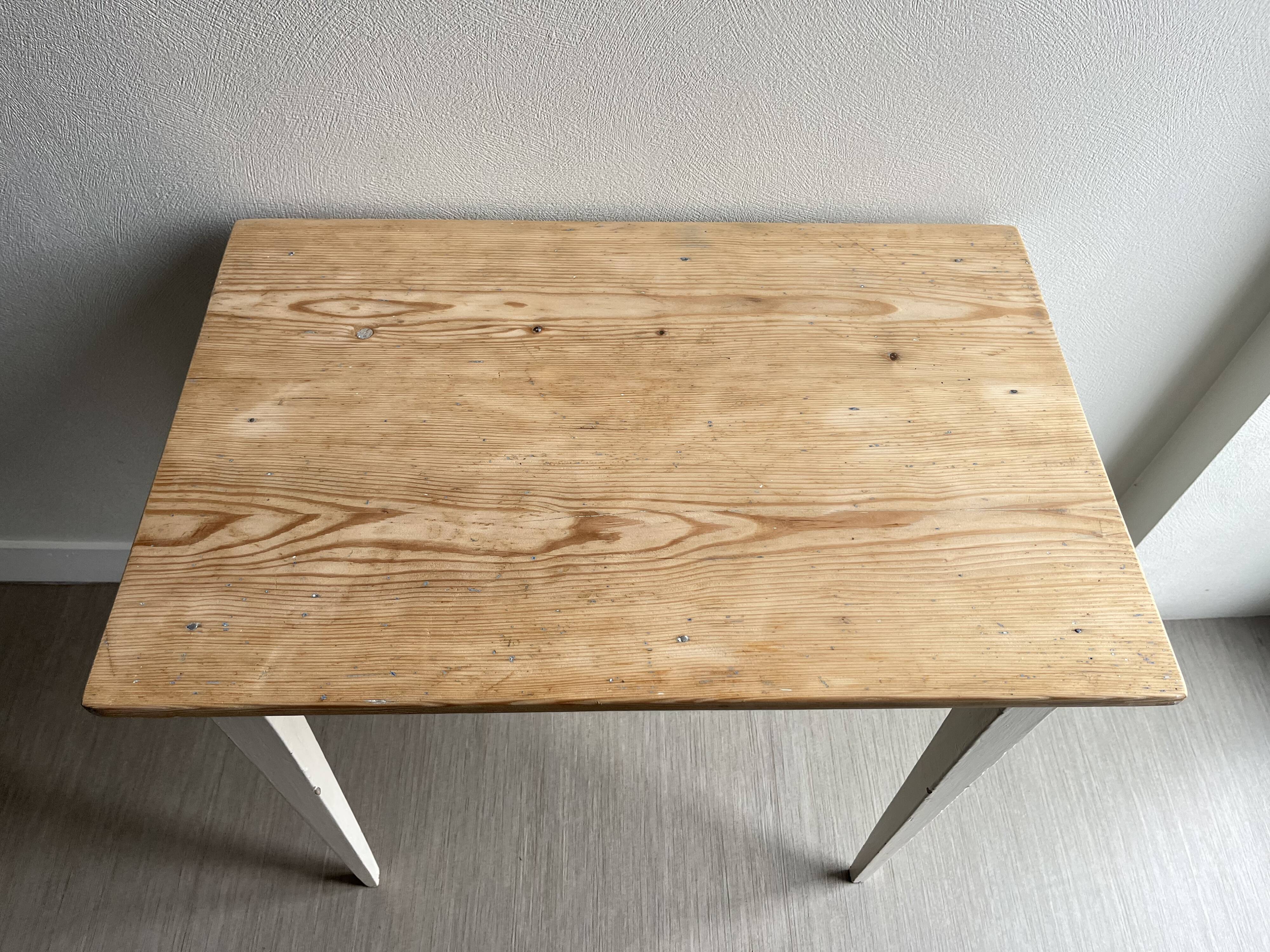 White patinated wooden table