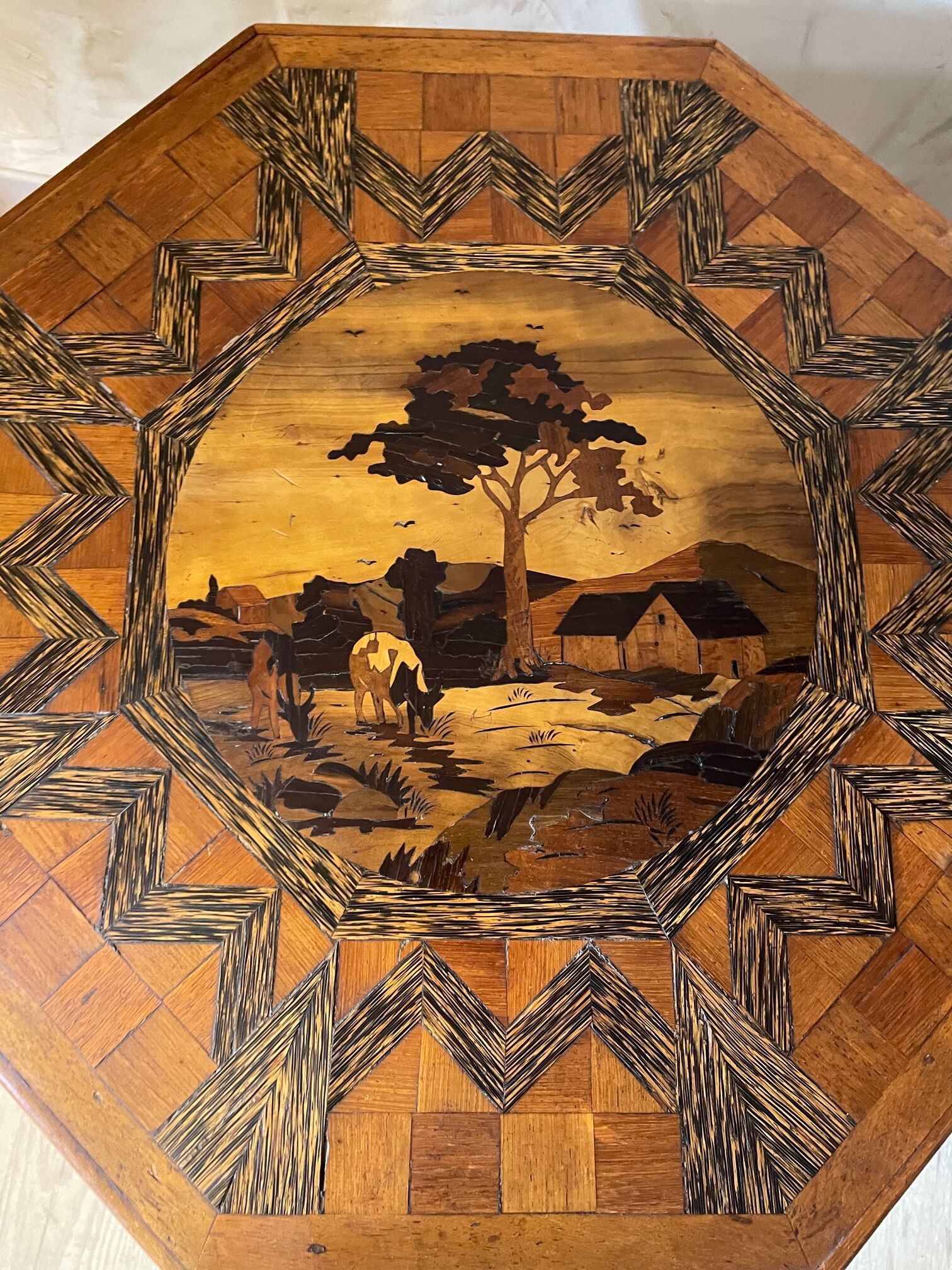 Table d'appoint marquetée