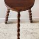 Tabouret en bois tripode tourné vintage