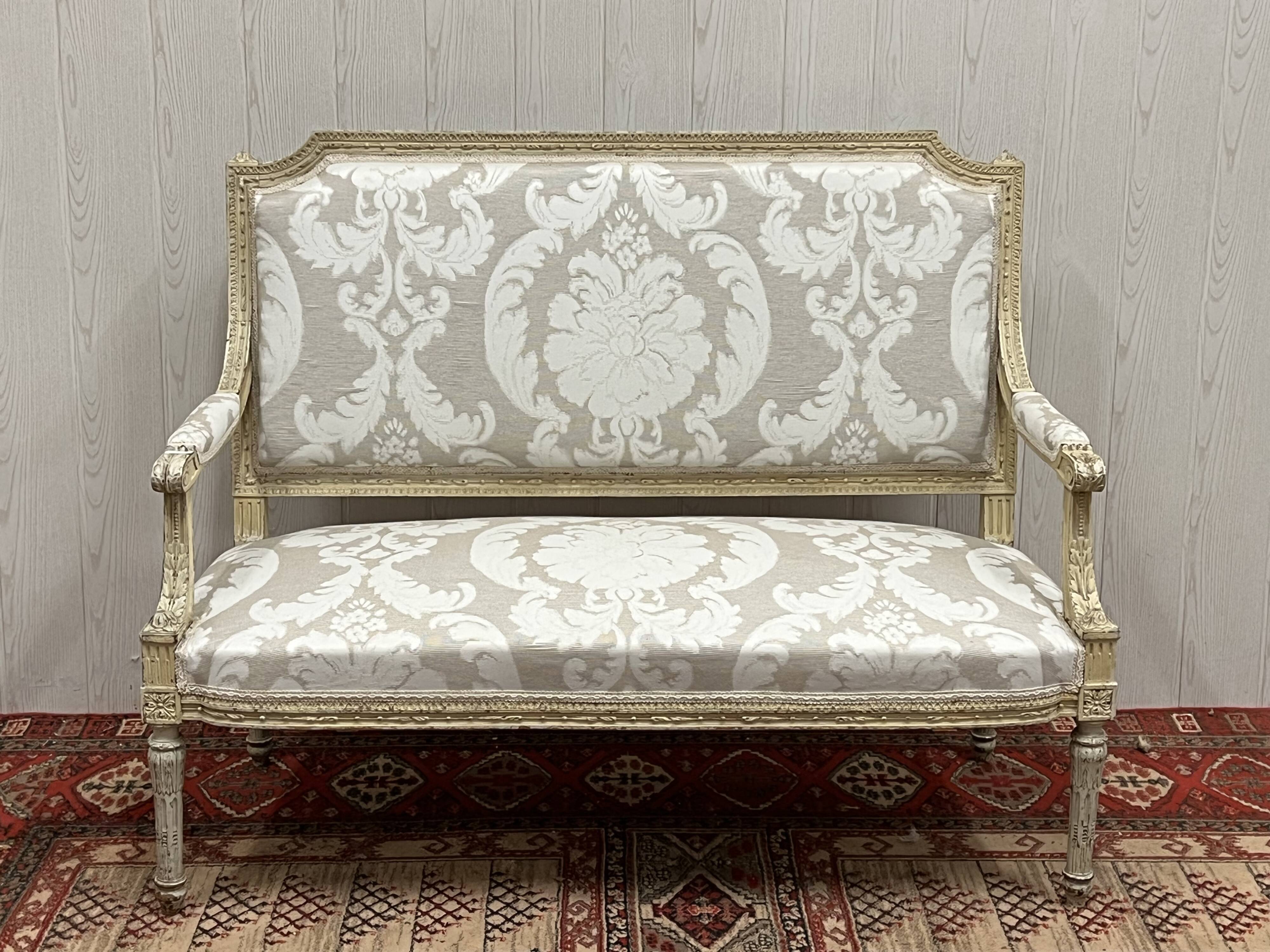 Salon style Louis XVI