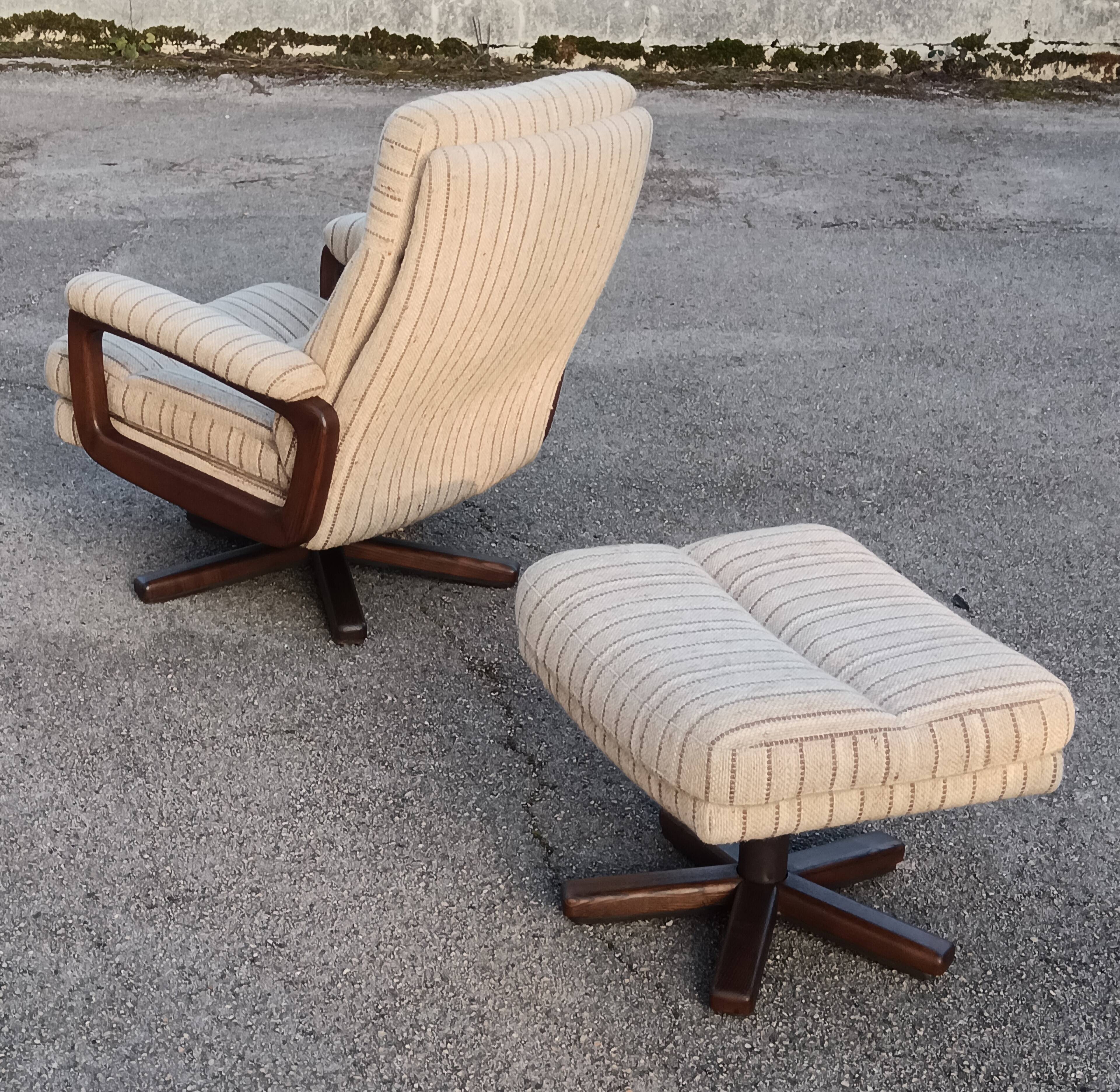 Mid-century 1970 swivel armchair and ottoman
