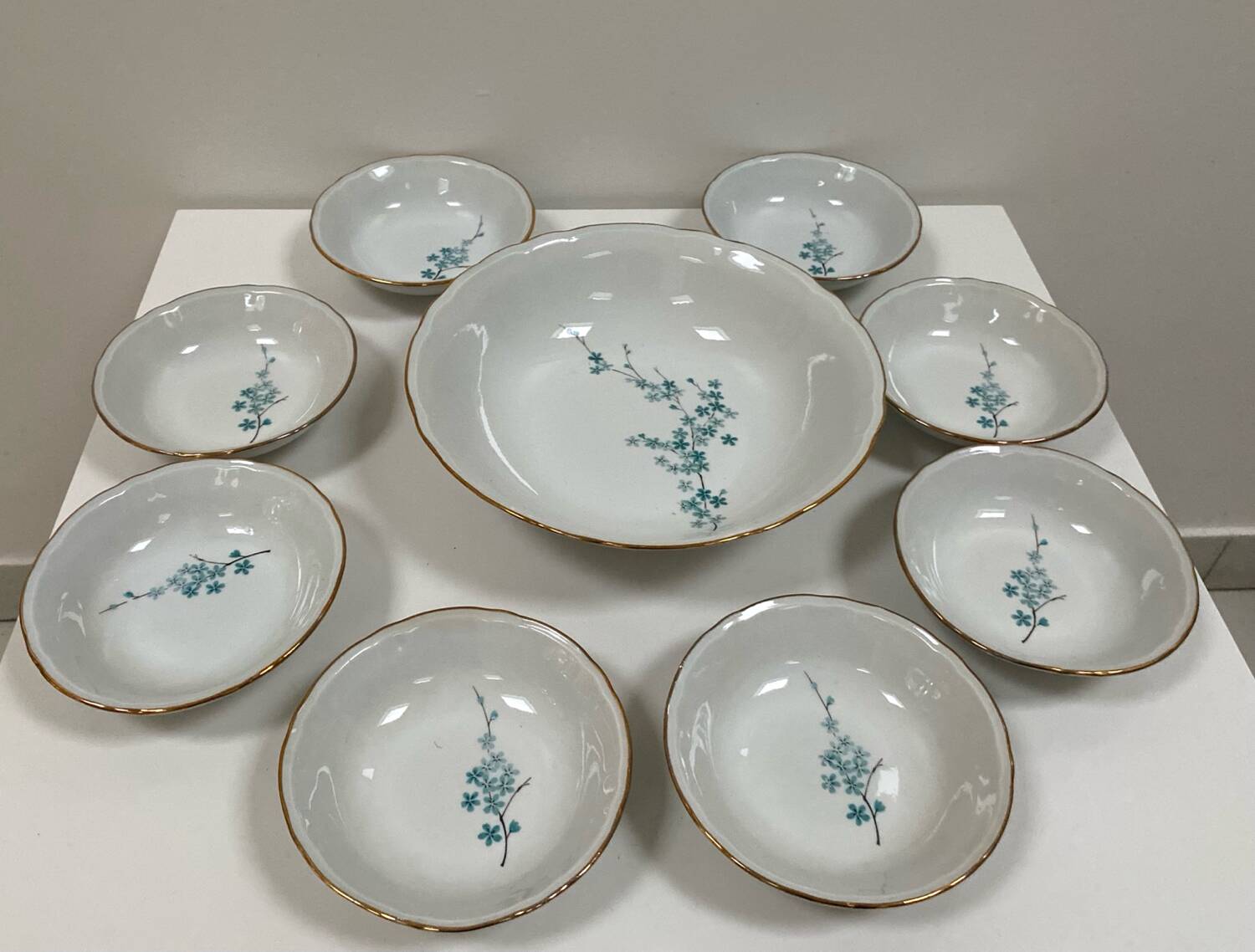 Vintage porcelain service: salad bowl and 8 small bowls.