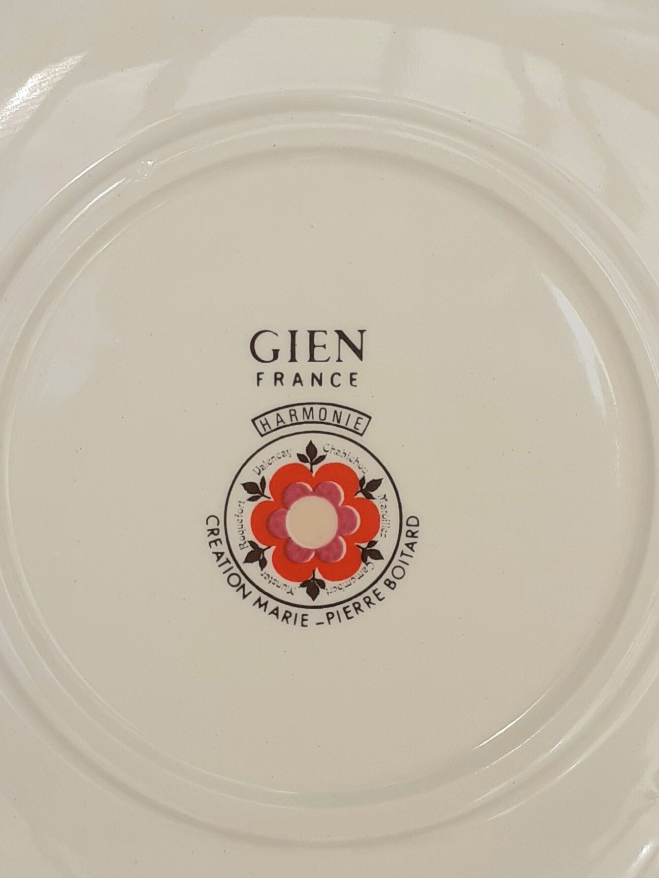 Service of twelve cheese plates by Marie-Pierre Boitard for Gien, 70s