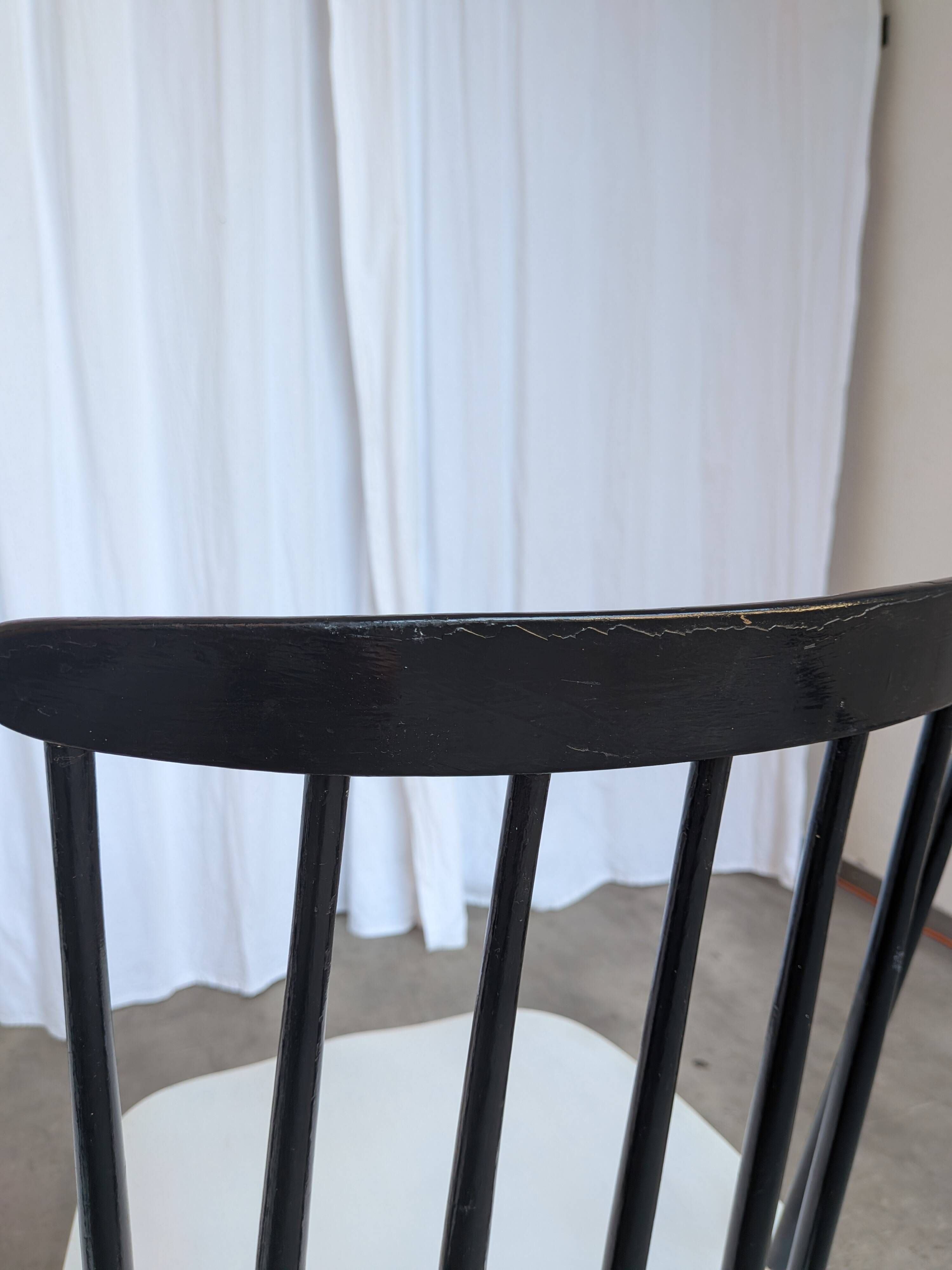Ensemble de 3 chaises de salle à manger vintage noir et blanc, style Ilmari Tapiovaara, scandinave.