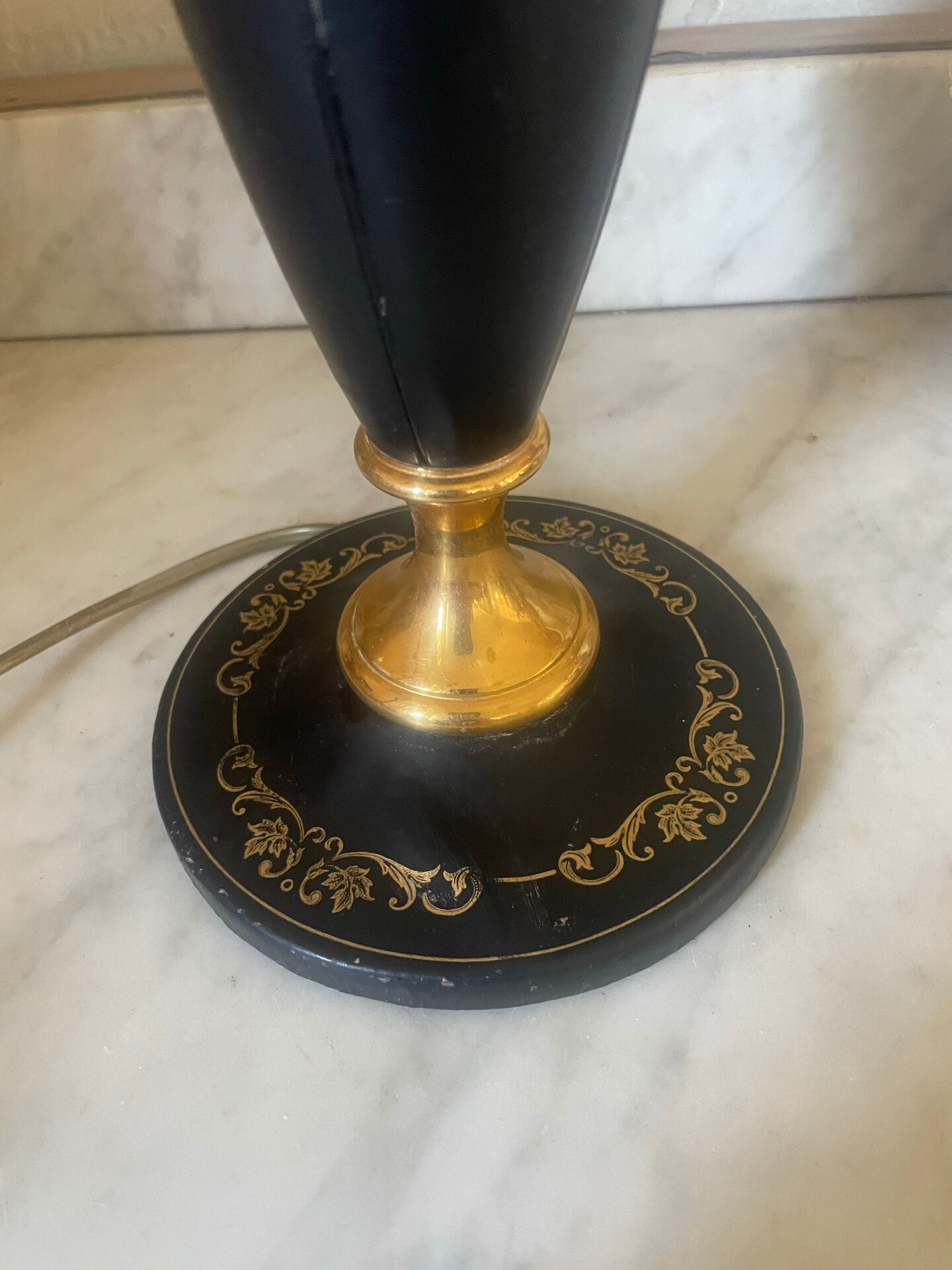 Black leather lamp Le Tanneur