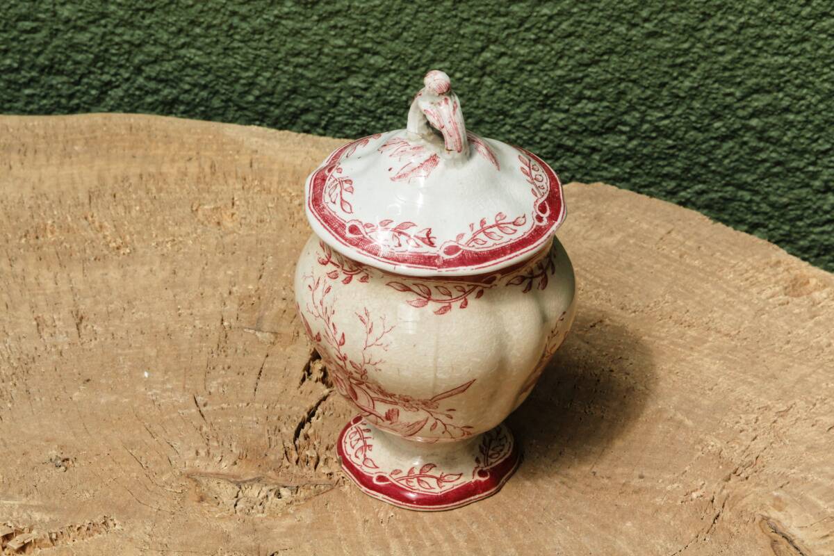 Sarreguemines earthenware mustard pot, Watteau model
