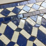 Table d'appoint en mosaïque et fonte