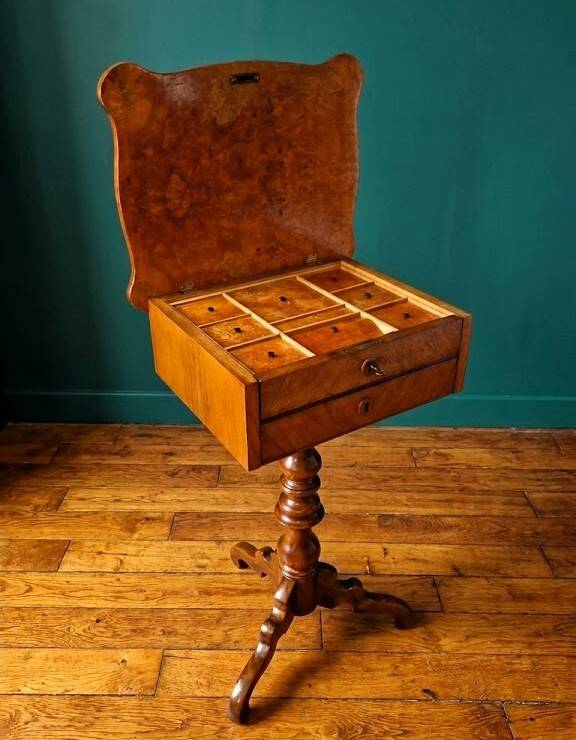 Work table / Chest of drawers with a system in thuya burl and veneer