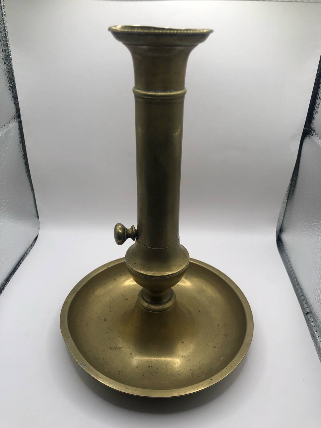 Candle holder with a pusher
