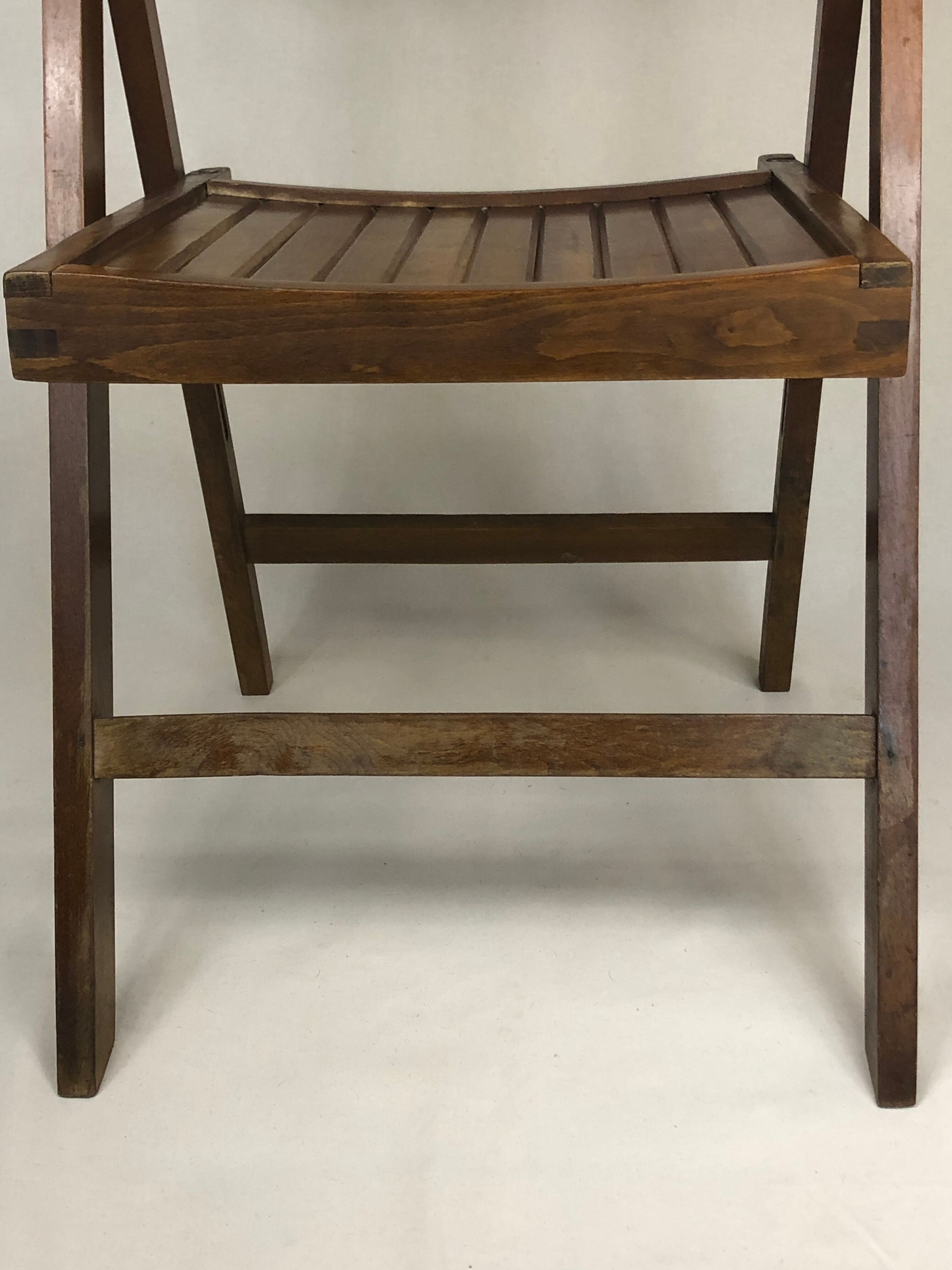 Folding chair in raw wood