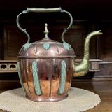 Orientalist kettle in hammered copper, 19th century, pretty shape with chiseled decorations