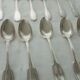 Set de 12 petites cuillères en métal argenté modèle perle et coquille