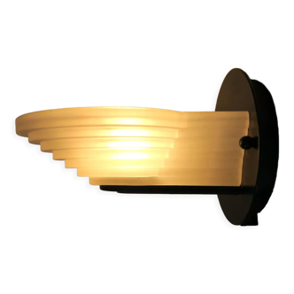 Italian wall lamp in satin glass 80s