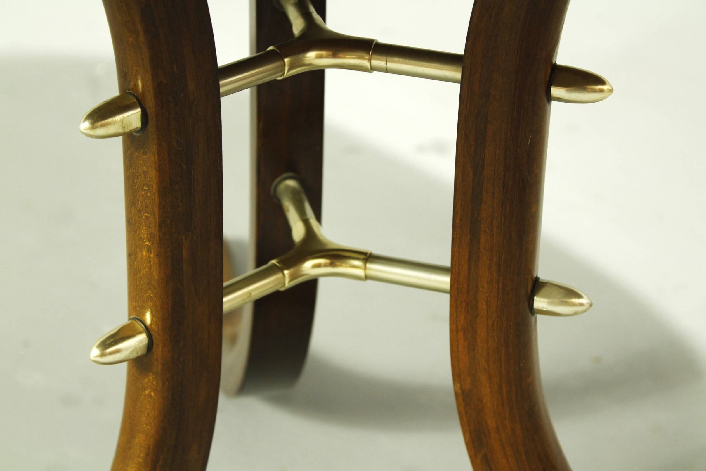 Table d'appoint en bois cintré, Allemagne, années 1950