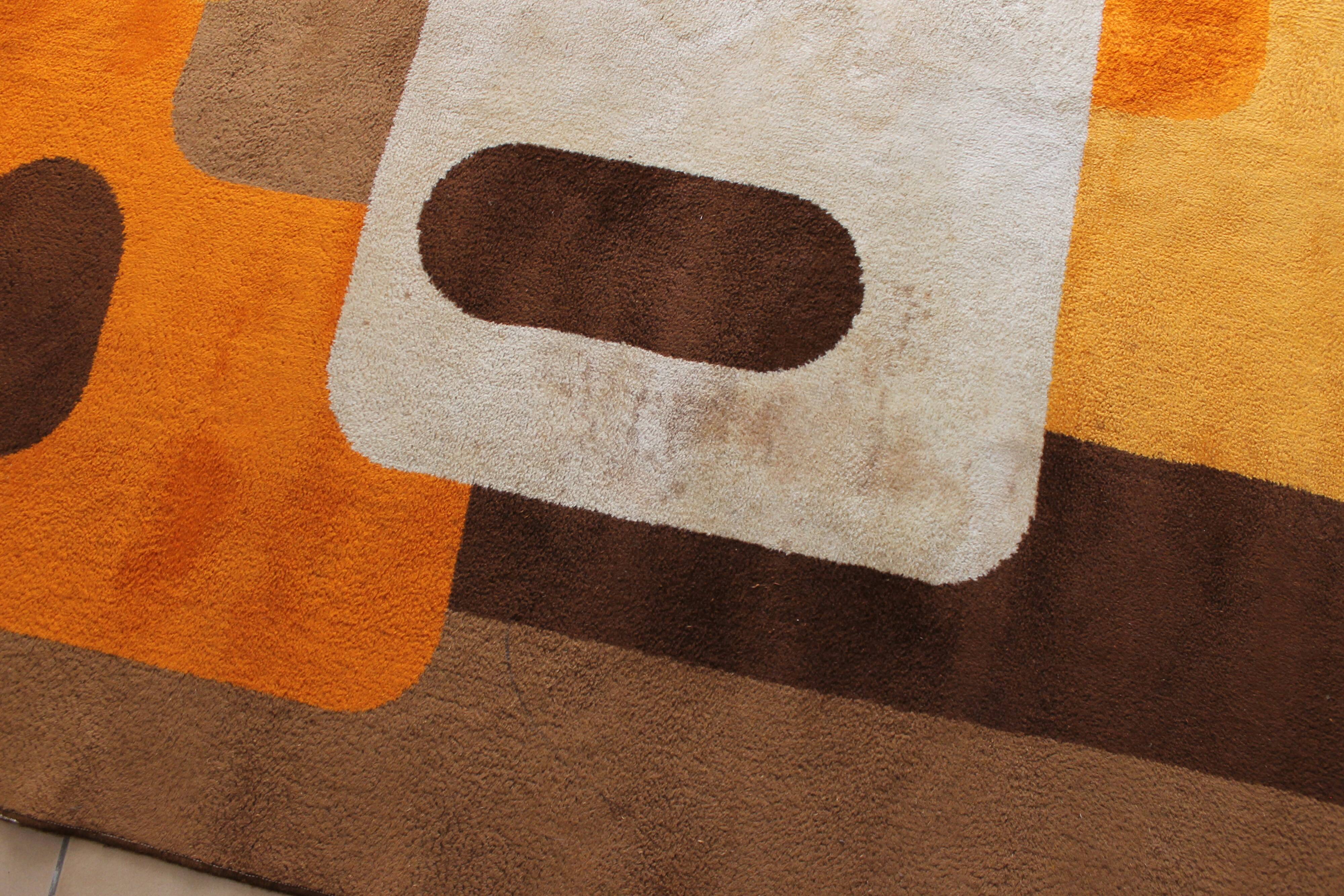 Carpet 1970 geometric shapes