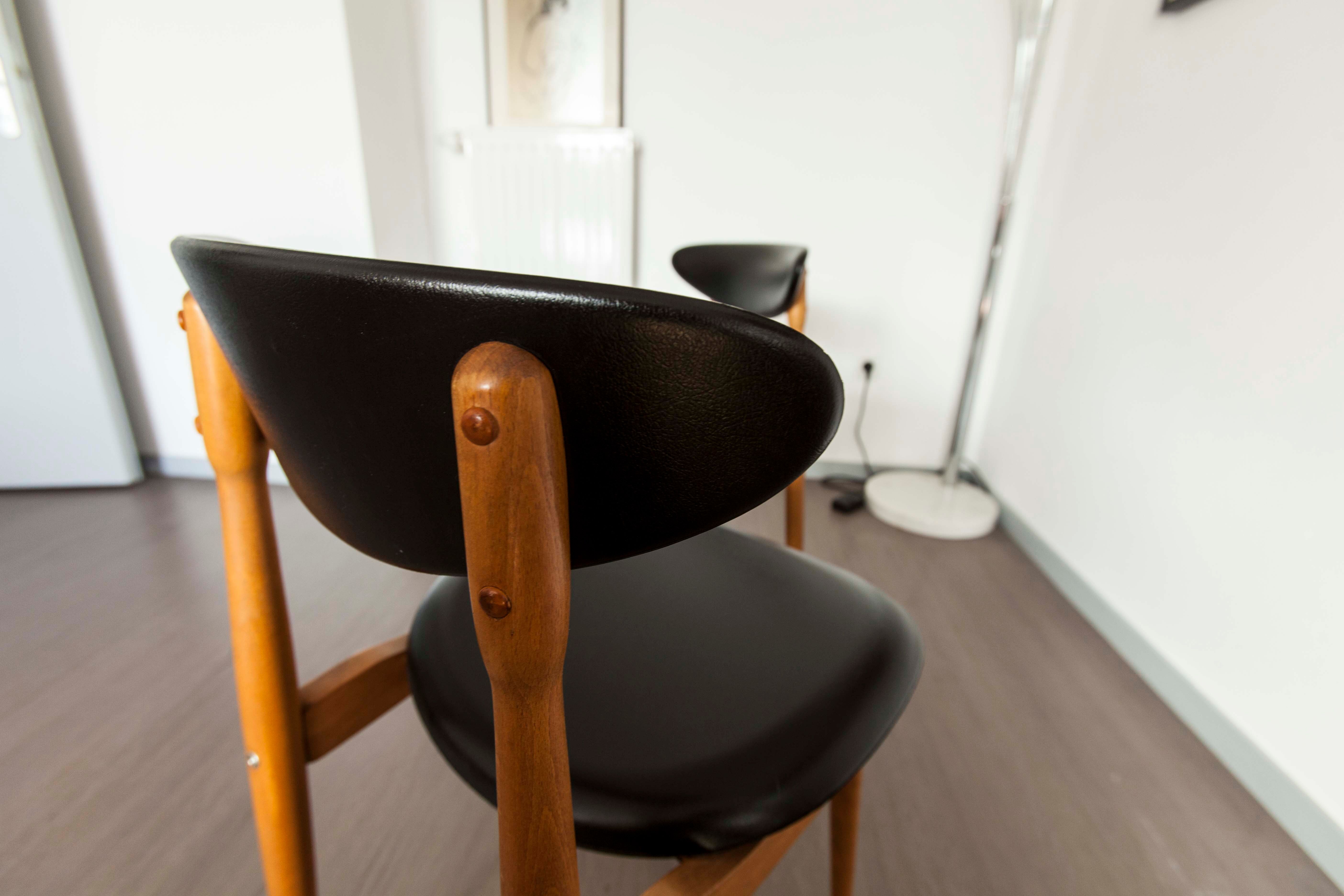 Pair of chairs  Baumann modèle "pégase"