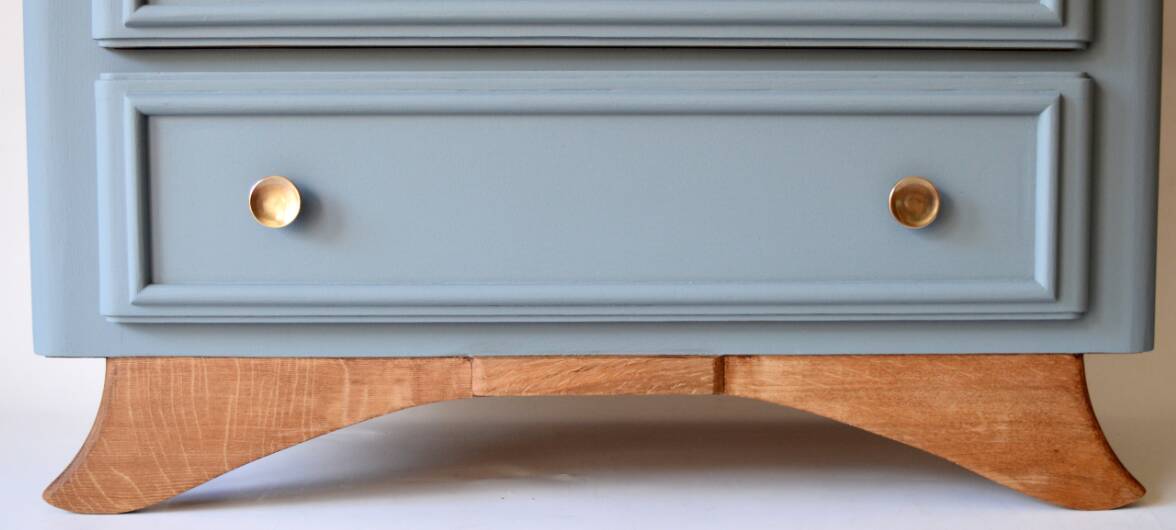 Commode vintage en chêne massif, pieds moustache