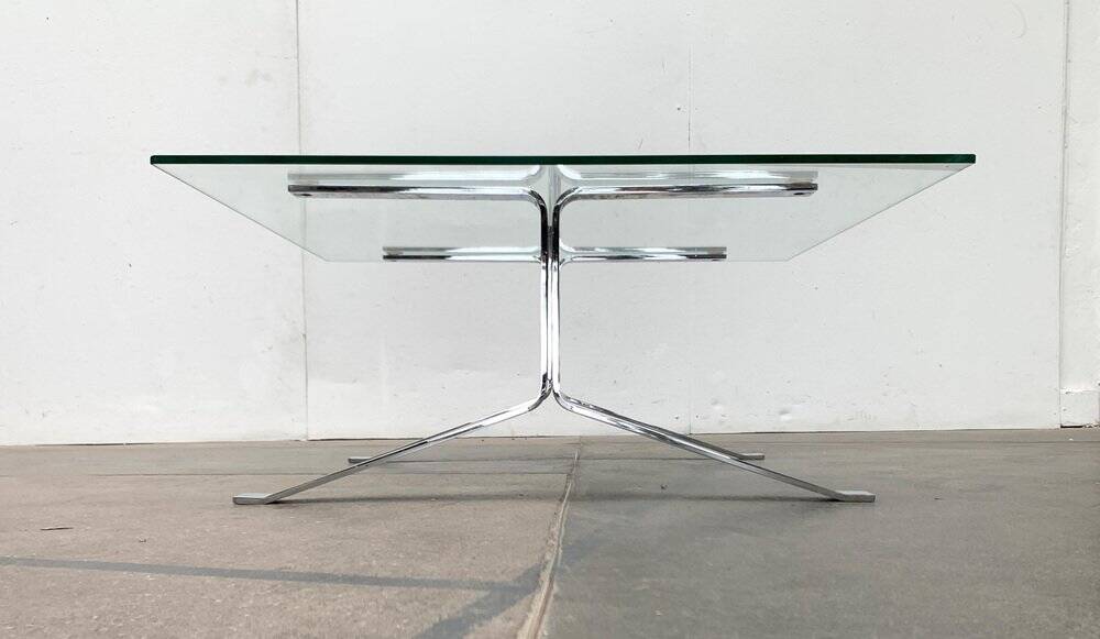 Joker coffee table in chrome and glass in mid-century Space Age style by Olivier Mourgue for Airborne, 1960s.