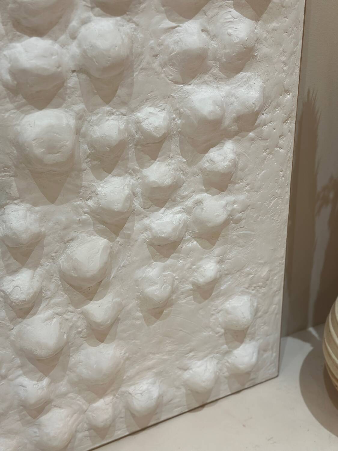 Tableau contemporain texturé relief 3D minimaliste - murmures blancs