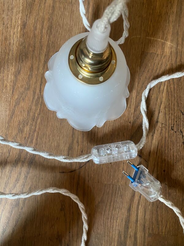 Lampe baladeuse globe tulipe en verre pressé moulé vintage