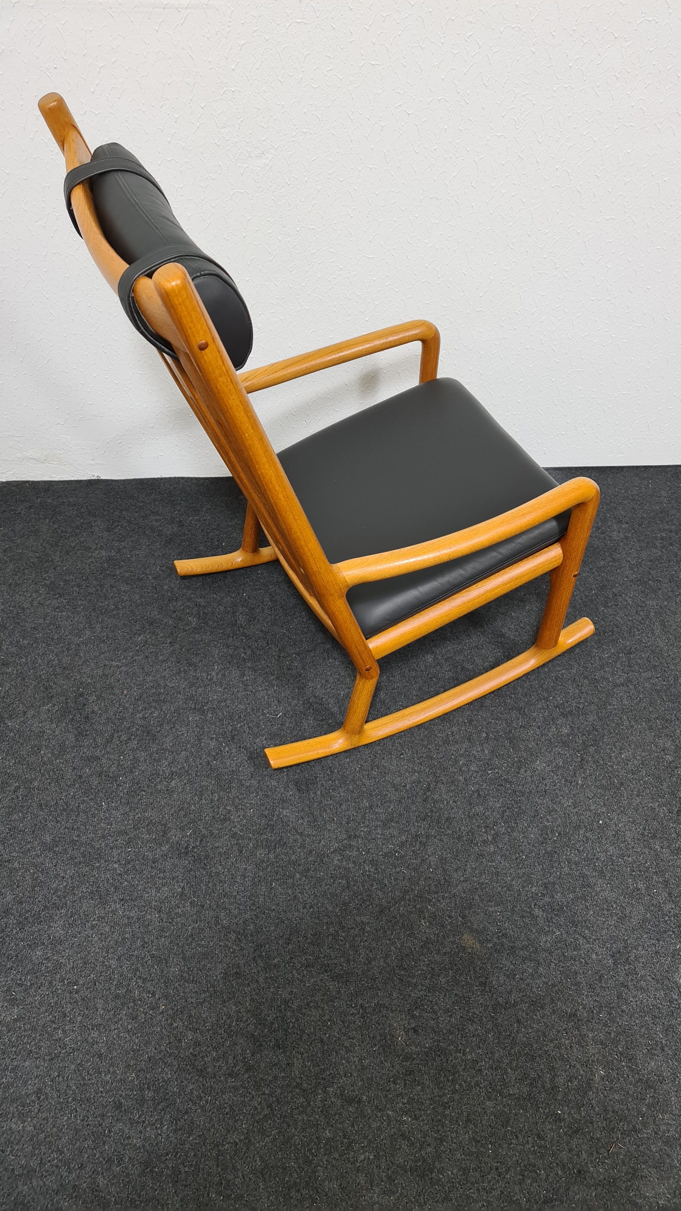 Rocking-chair en teck vintage par Jakob Kjaer