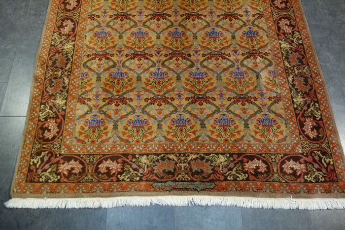 Tabriz persian carpet - 240x170 cm