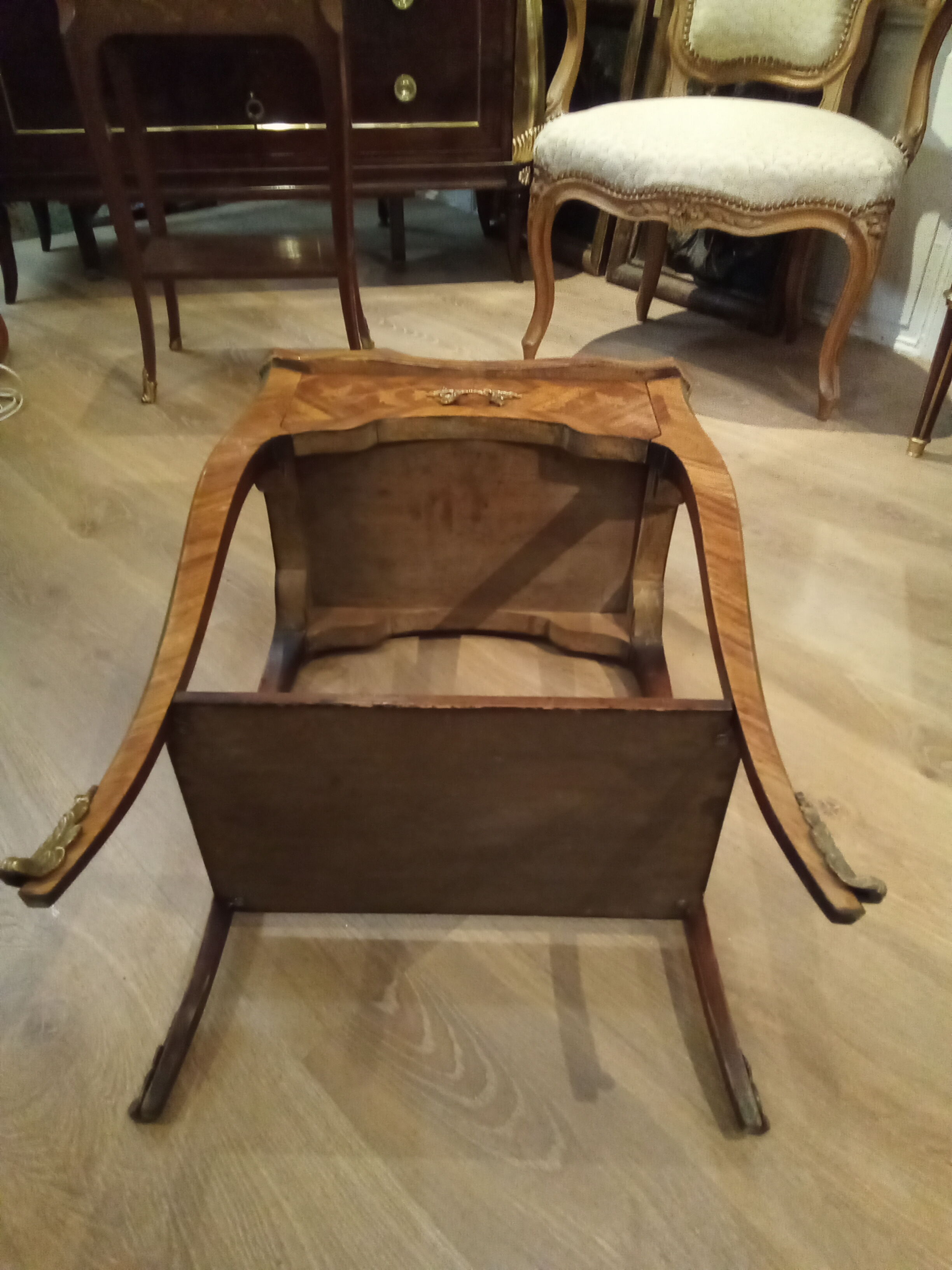 Louis XV-style lounge table