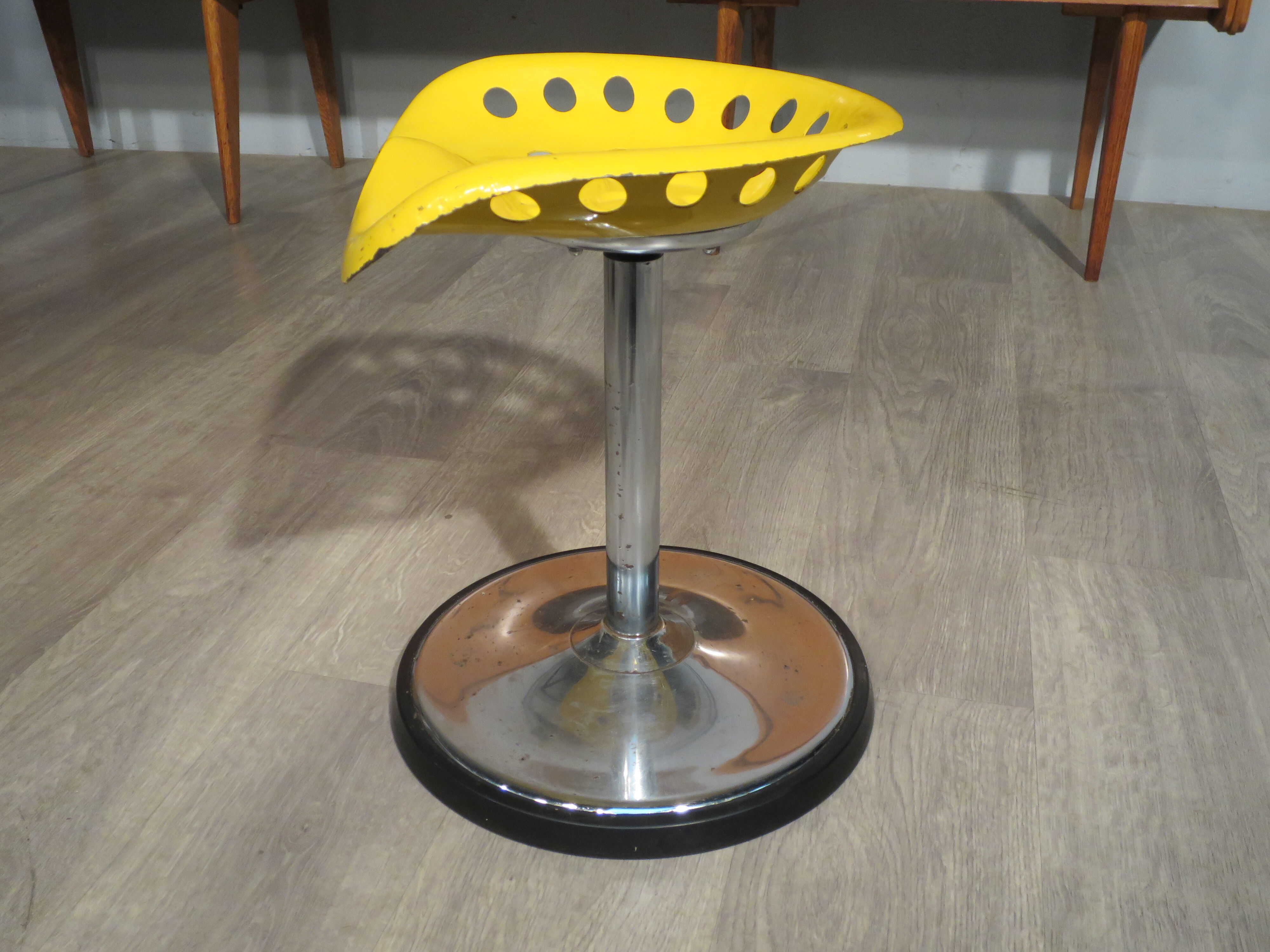 Mirima stool by Etienne Fermigier