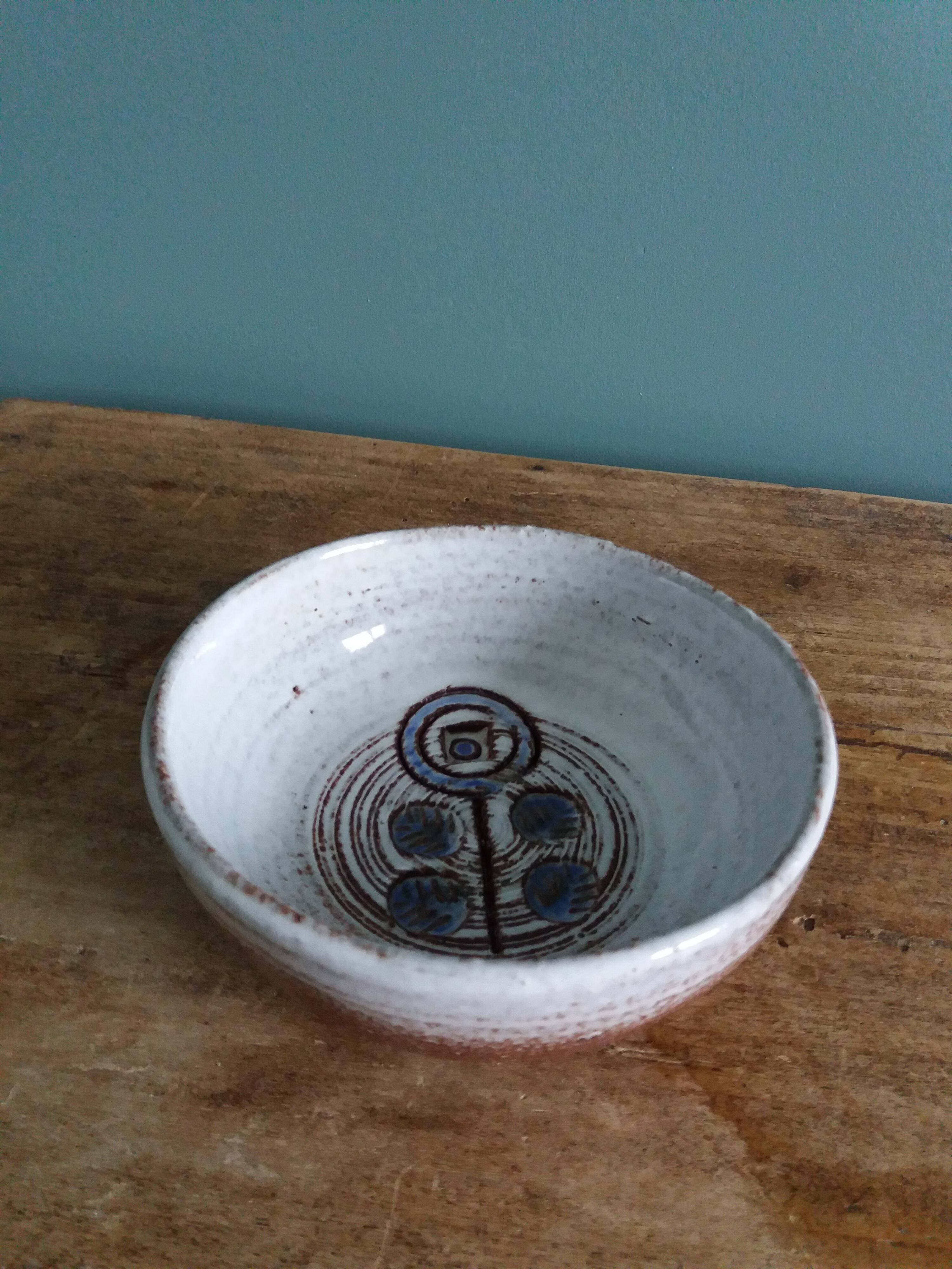 Empty pocket bowl signed Claire Célia Lambert in Dour