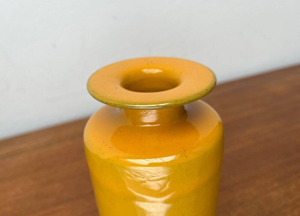 Minimalist vase from a German studio from the mid-century, pottery by BKW Böttger Keramik Wandsbek, Hamburg, 1960s.
