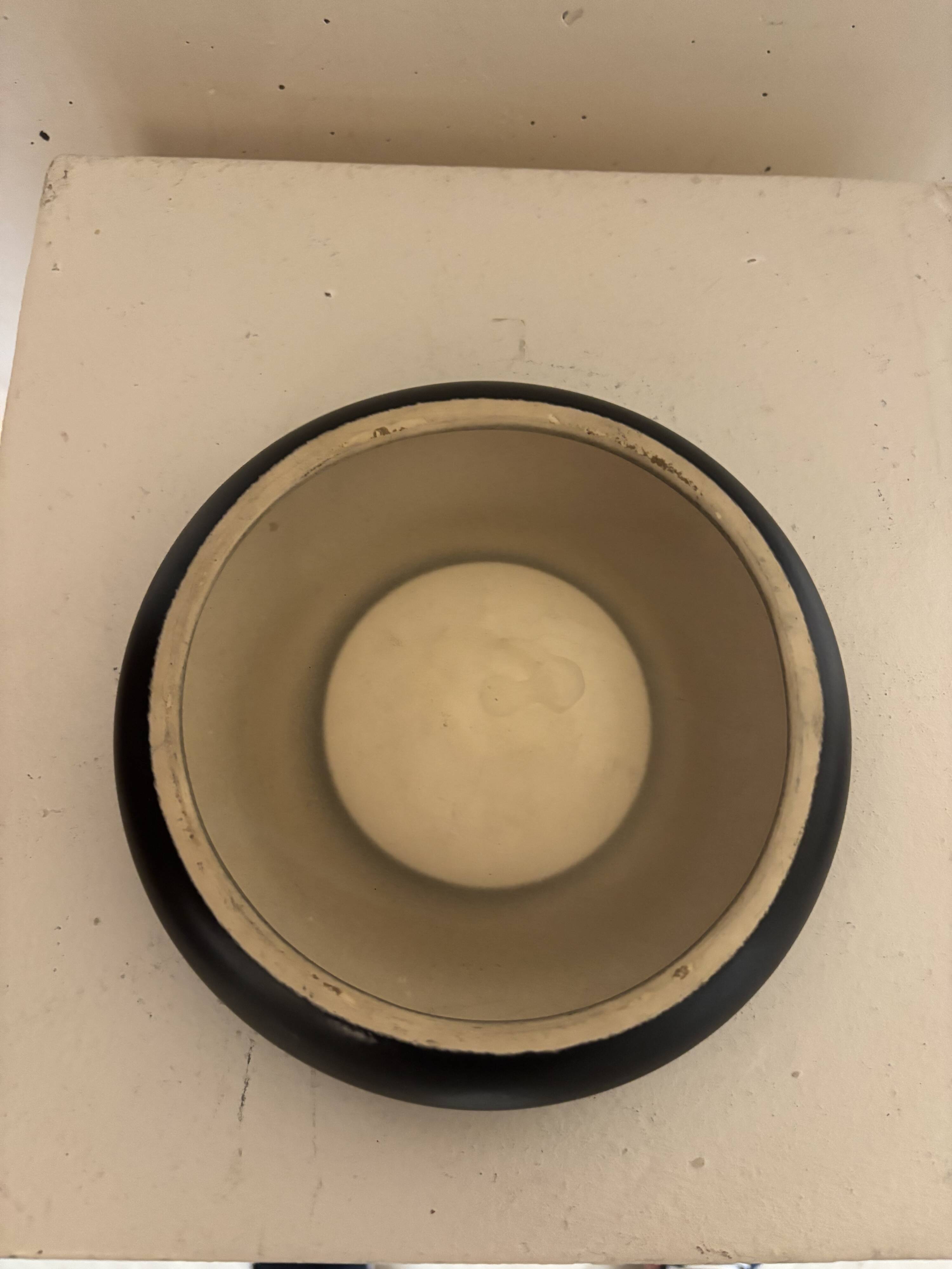 Ceramic pocket emptier 1980