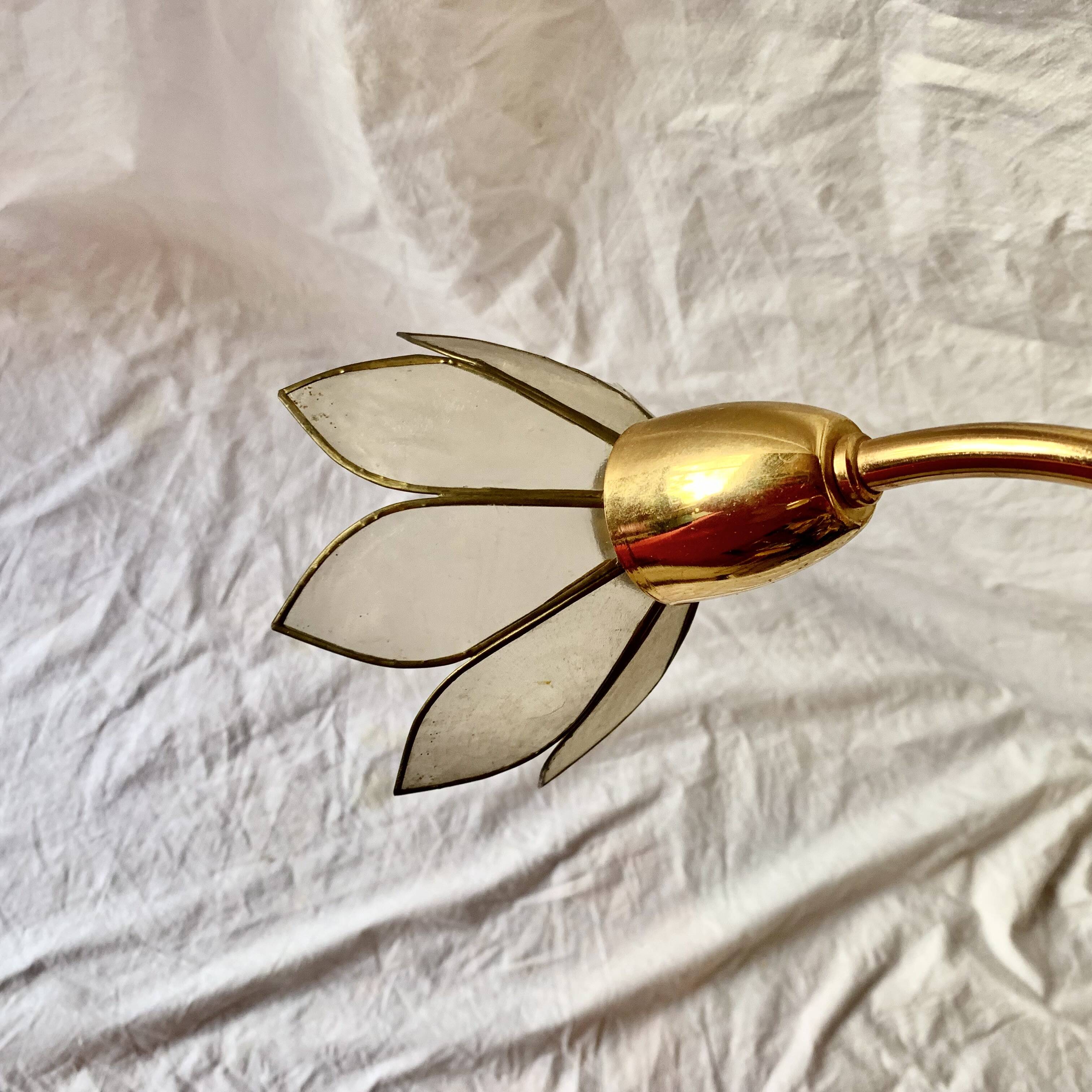 Vintage chandelier in gold metal and mother-of-pearl petals - 5 branches