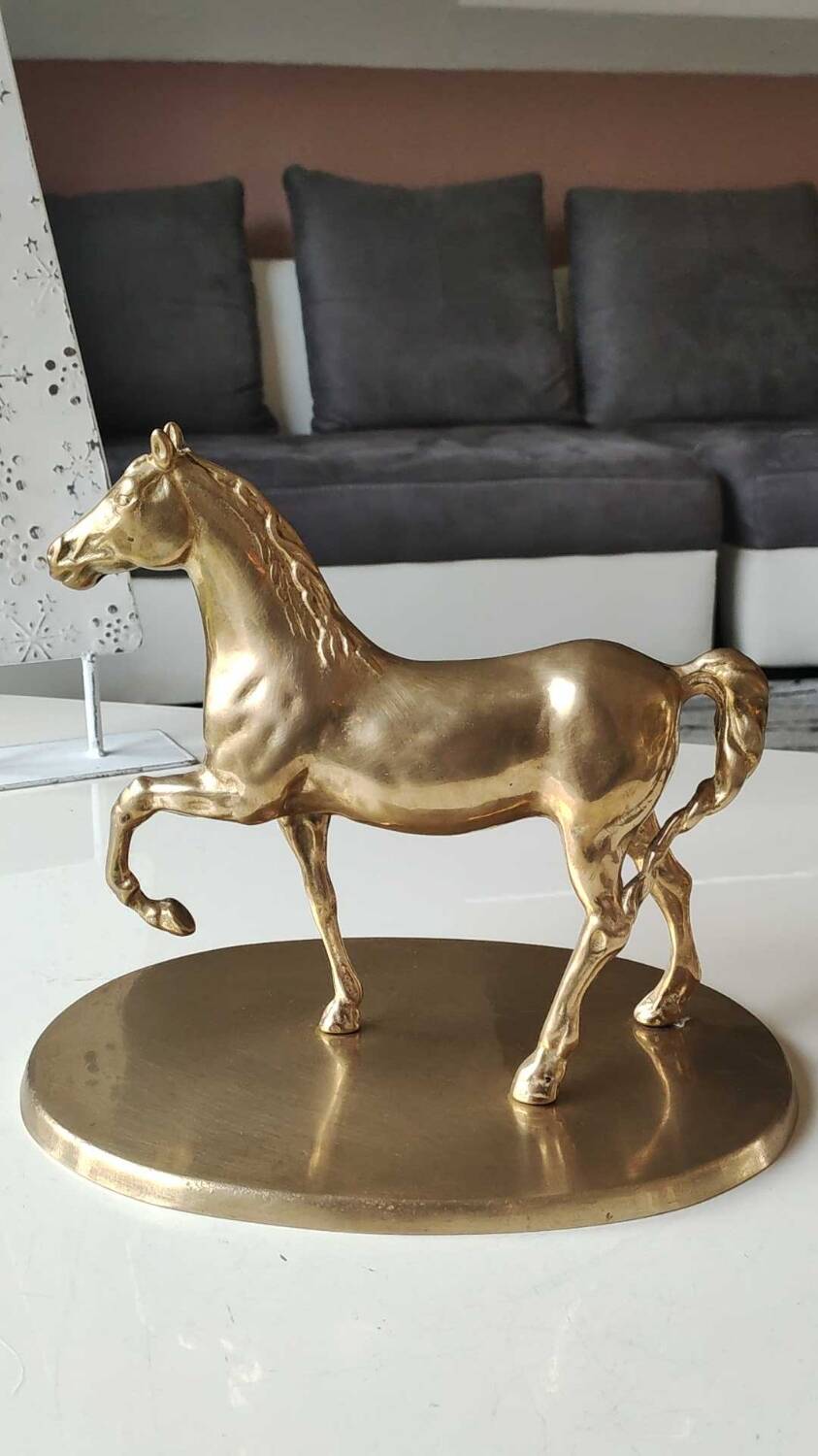 Large vintage horse in exercise figurine on oval base, in polished brass 26 x 19 cm