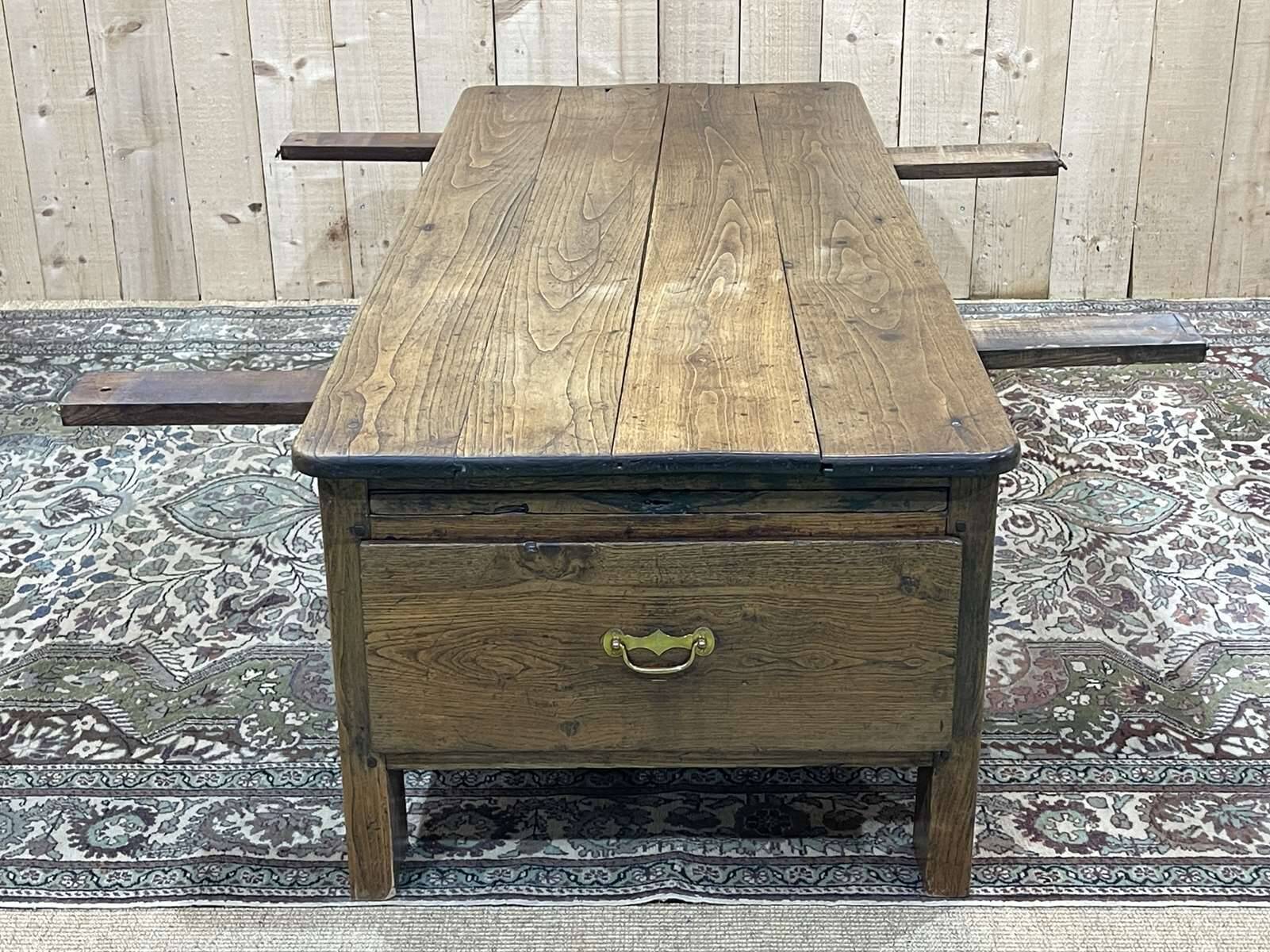 Chestnut coffee table XIXth with 3 drawers and extensions