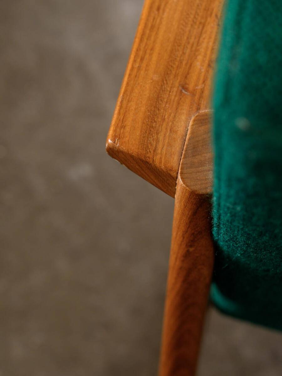 Vintage lounge chair