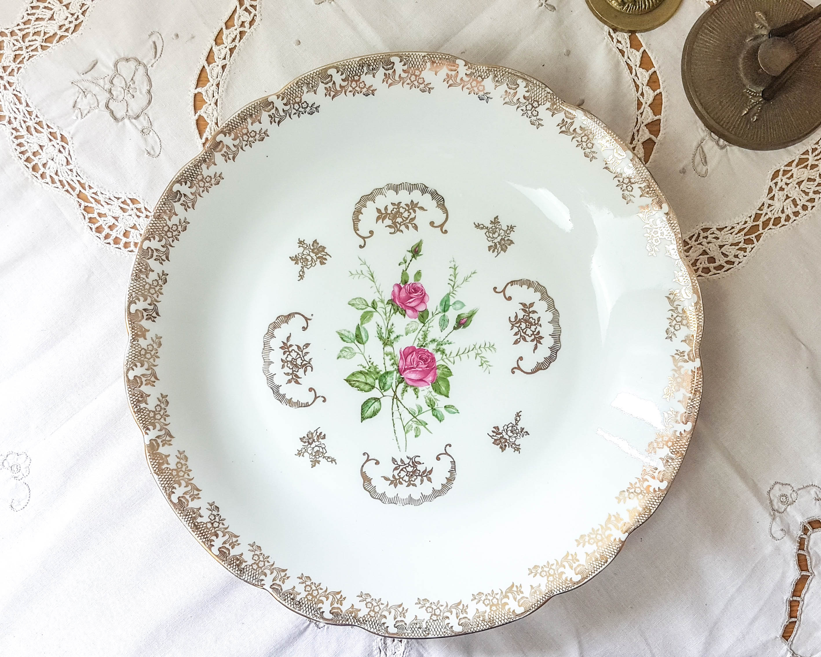 Round flat hollow Limoges FD Chauvigny White golden rose pattern