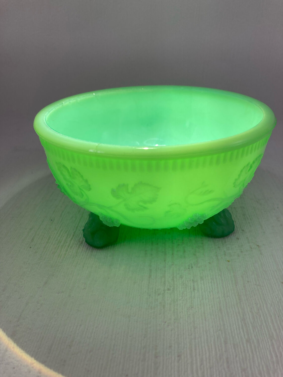 Jade green opaline - Sugar bowl / Bonbonnière - early 20th century