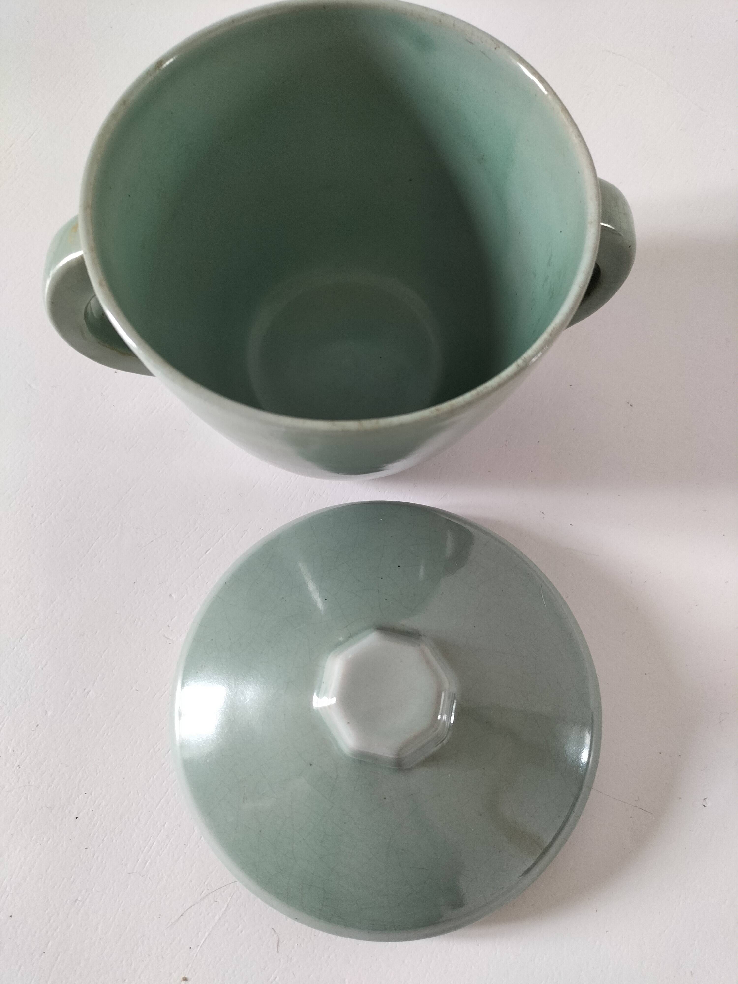 Covered sugar bowl in celadon ceramic – modernist lines