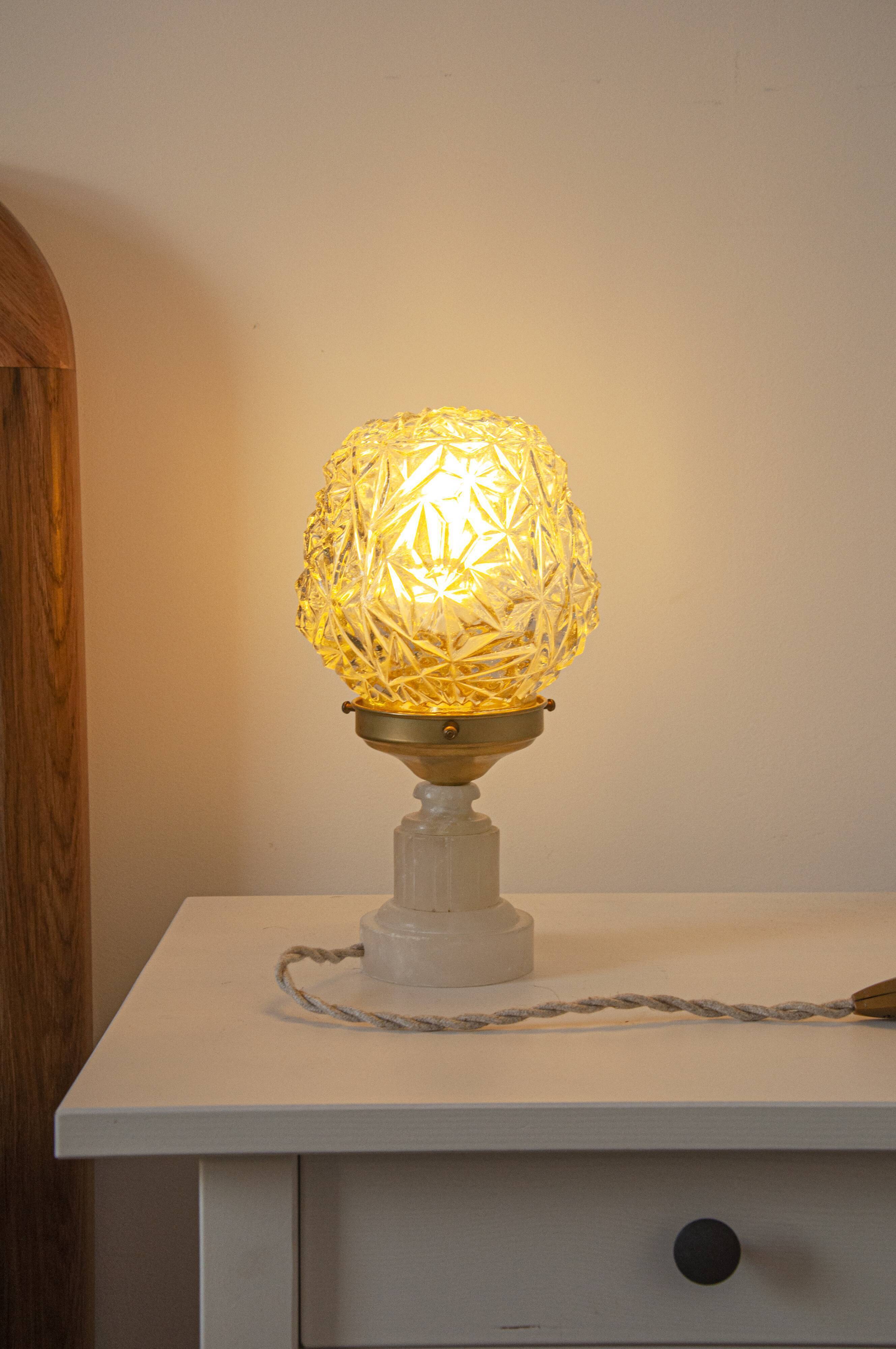 Vintage table lamp with albatre foot