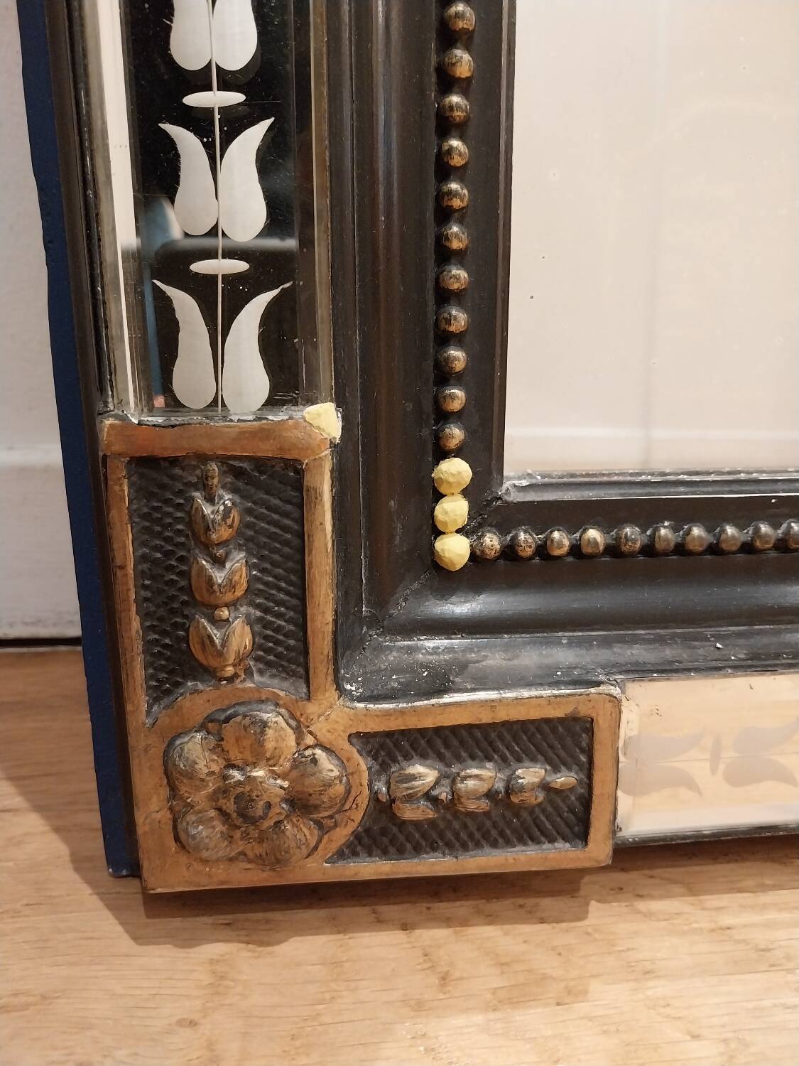 Mirror with glazing beads from the Napoleon III period