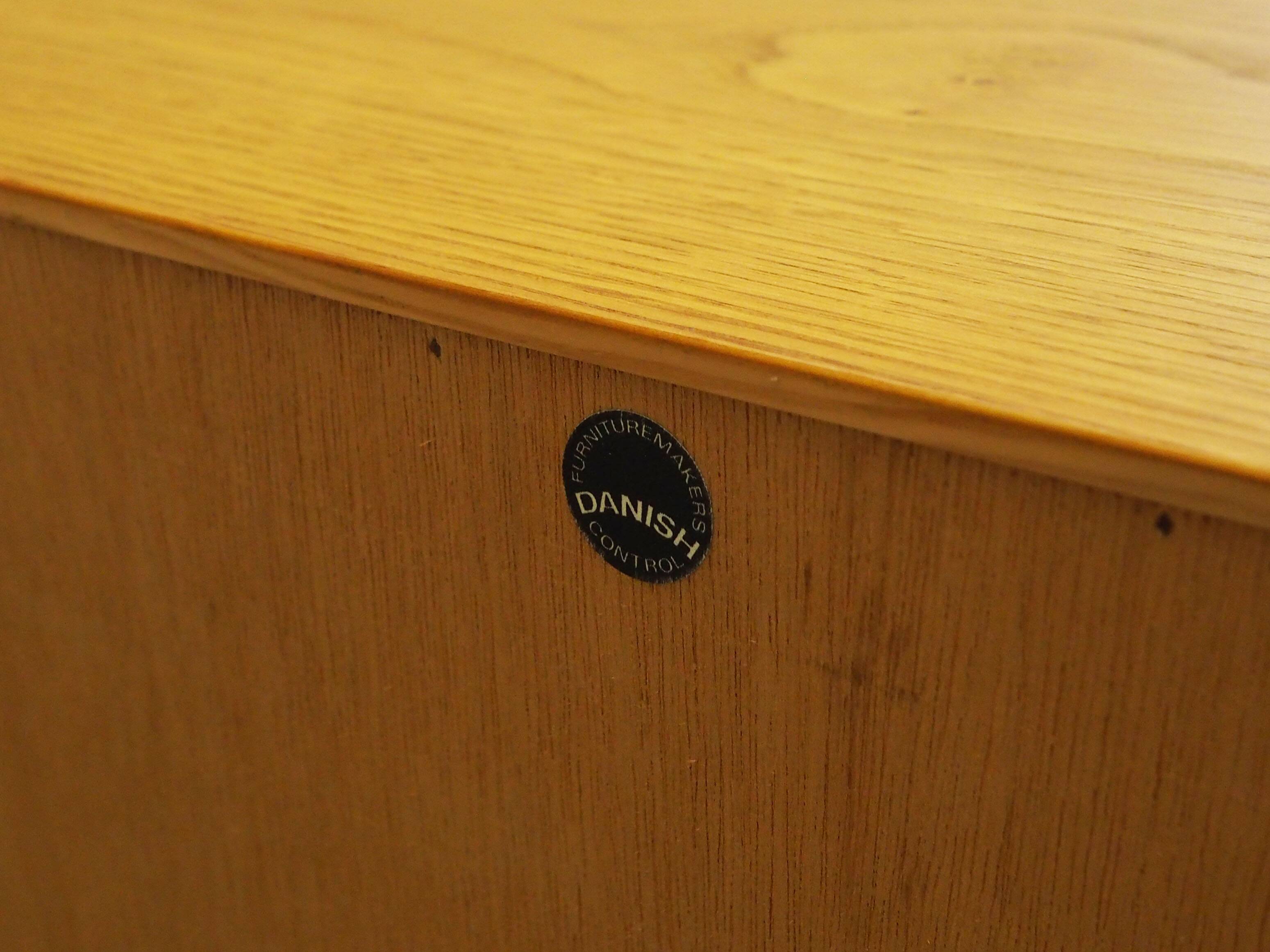 Buffet en frêne, design danois, années 1970, designer : Carlo Jensen, production : Hu