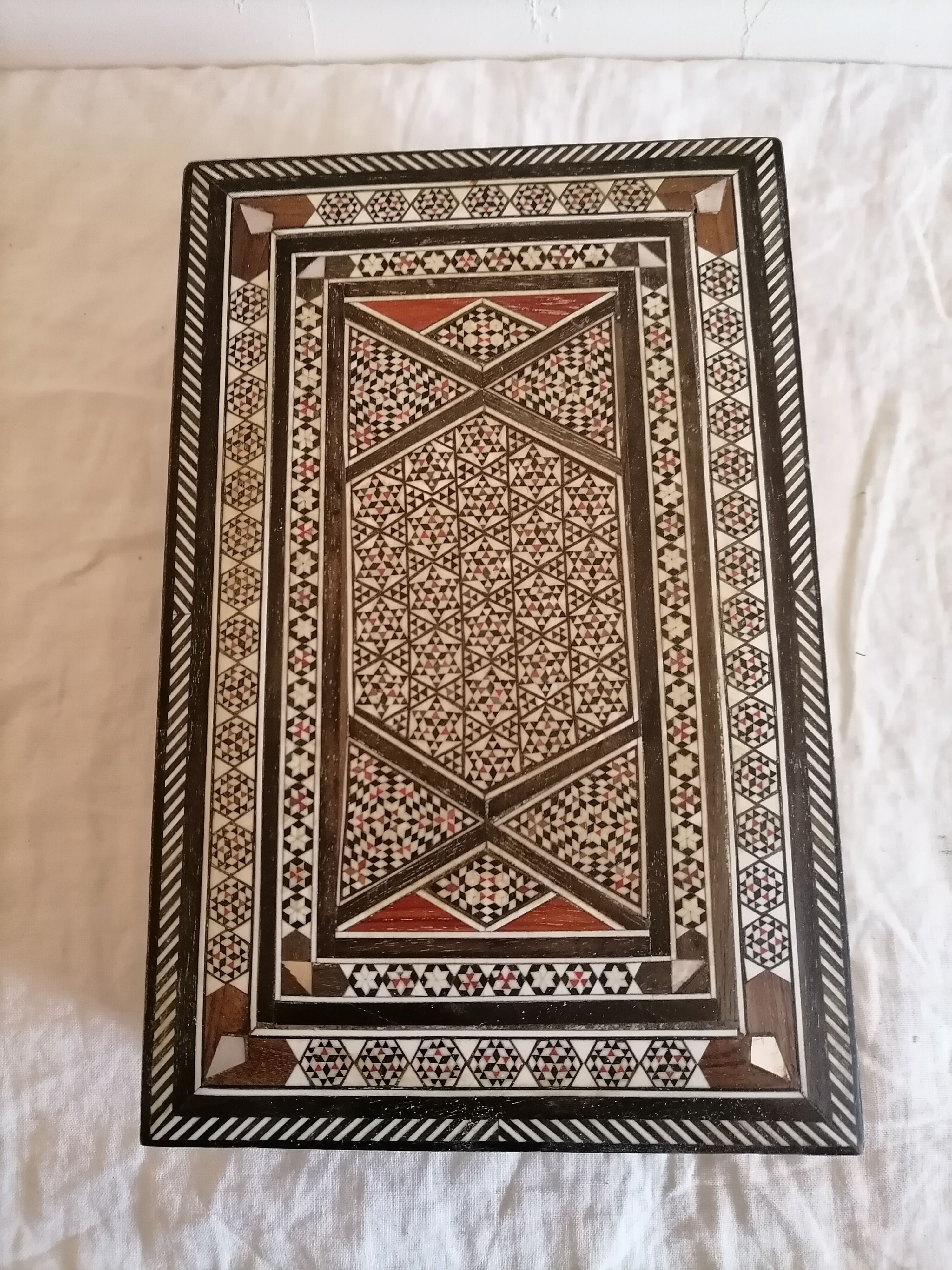 Former Syrian box in marquetry. Box. 1st half of the 20th century.