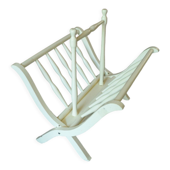 Folding magazine rack in vintage white wood