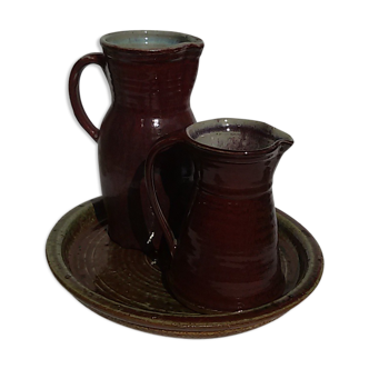 Set plate and pitchers in sandstone enamelled Boult