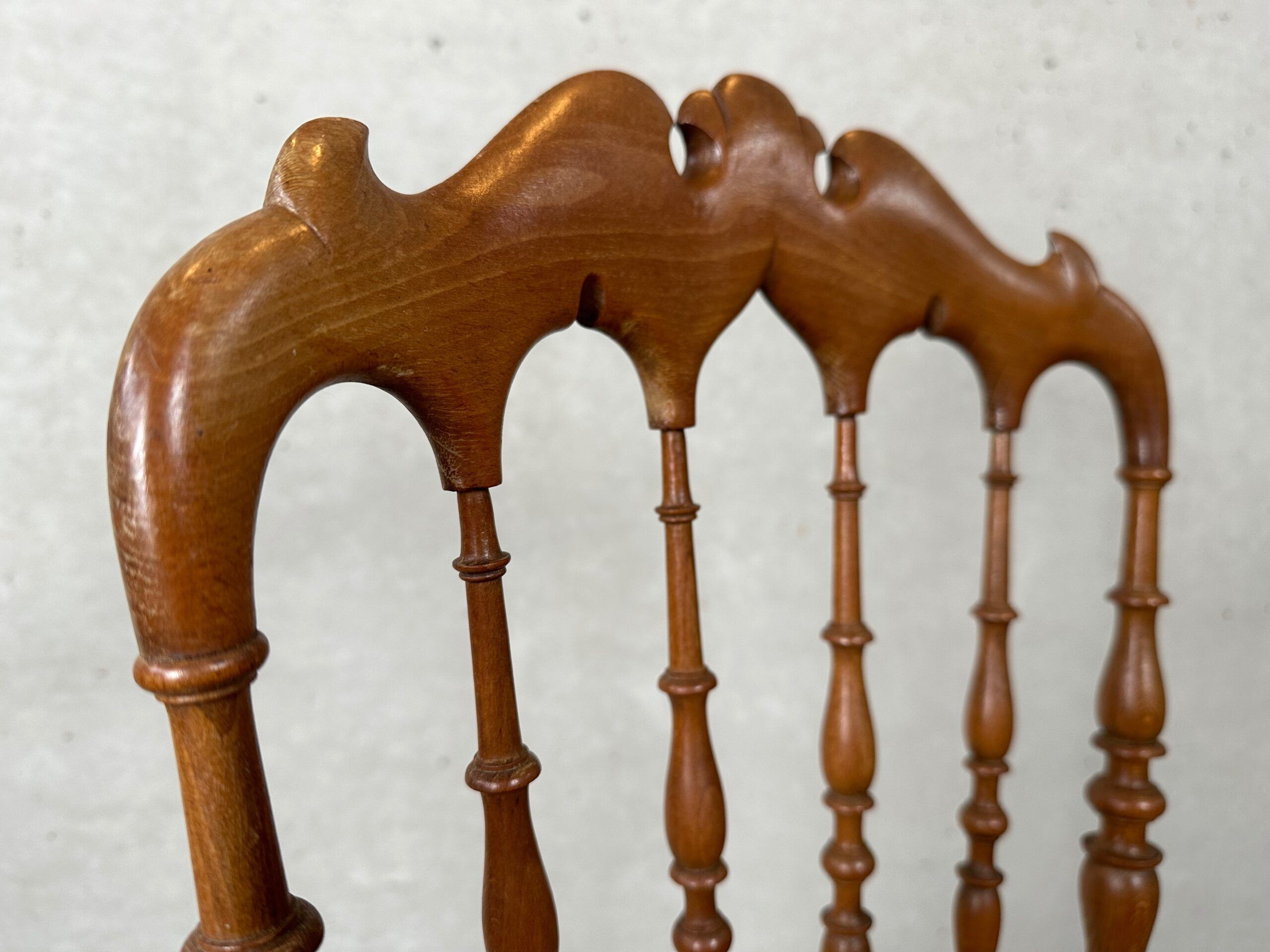 2 chaises Chiavari vintage originales – en bois