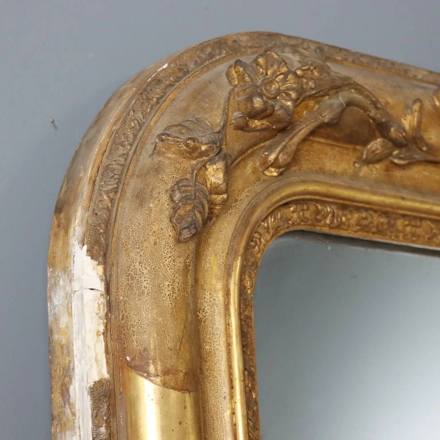 Miroir ancien en bois sculpté doré, France, XIXe siècle