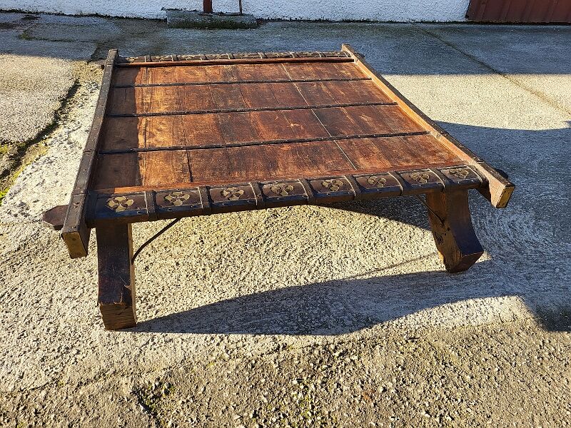 Coffee table elephant saddle in metal and copper wood