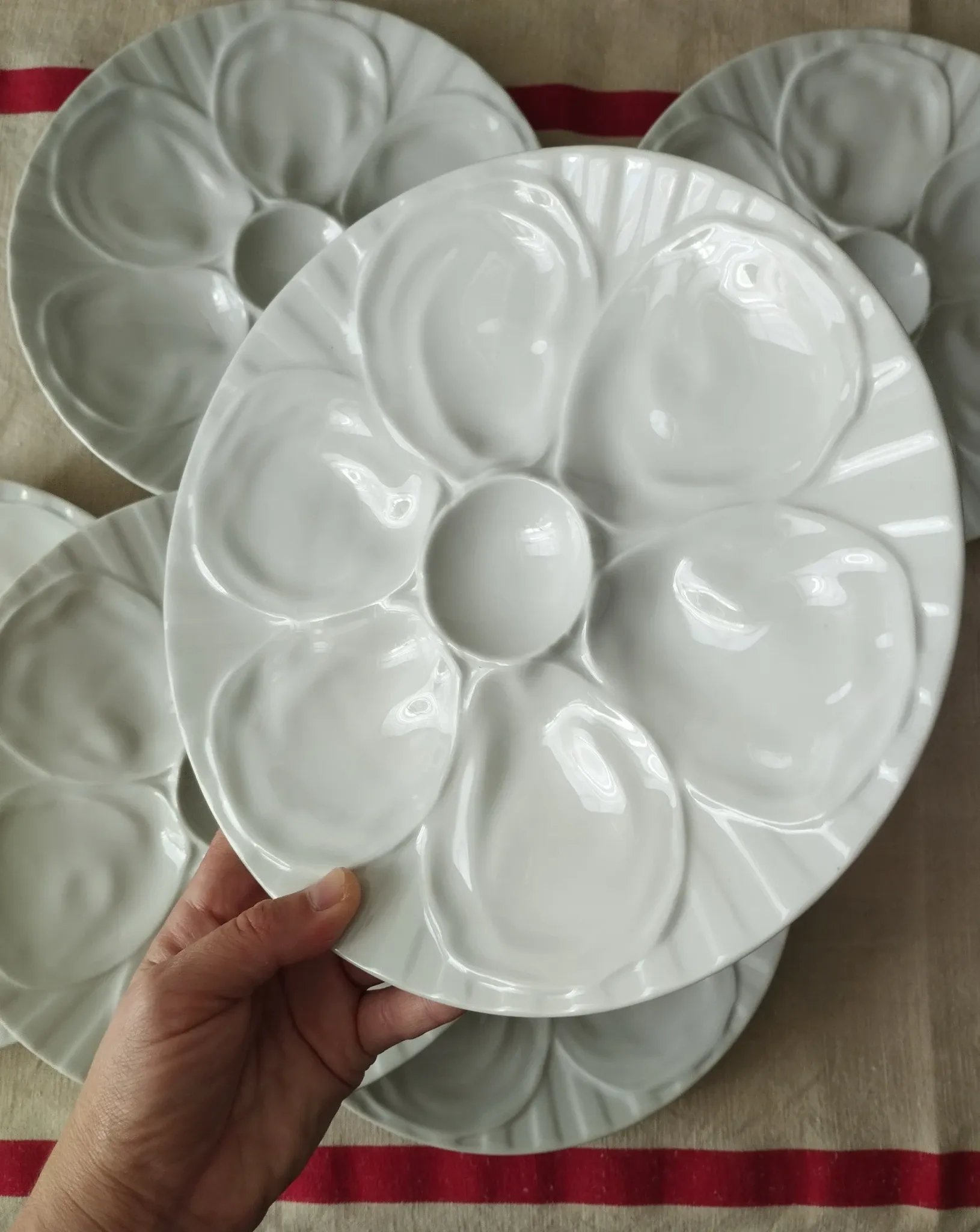Set of 6 oyster plates in porcelain by Pillivuyt.