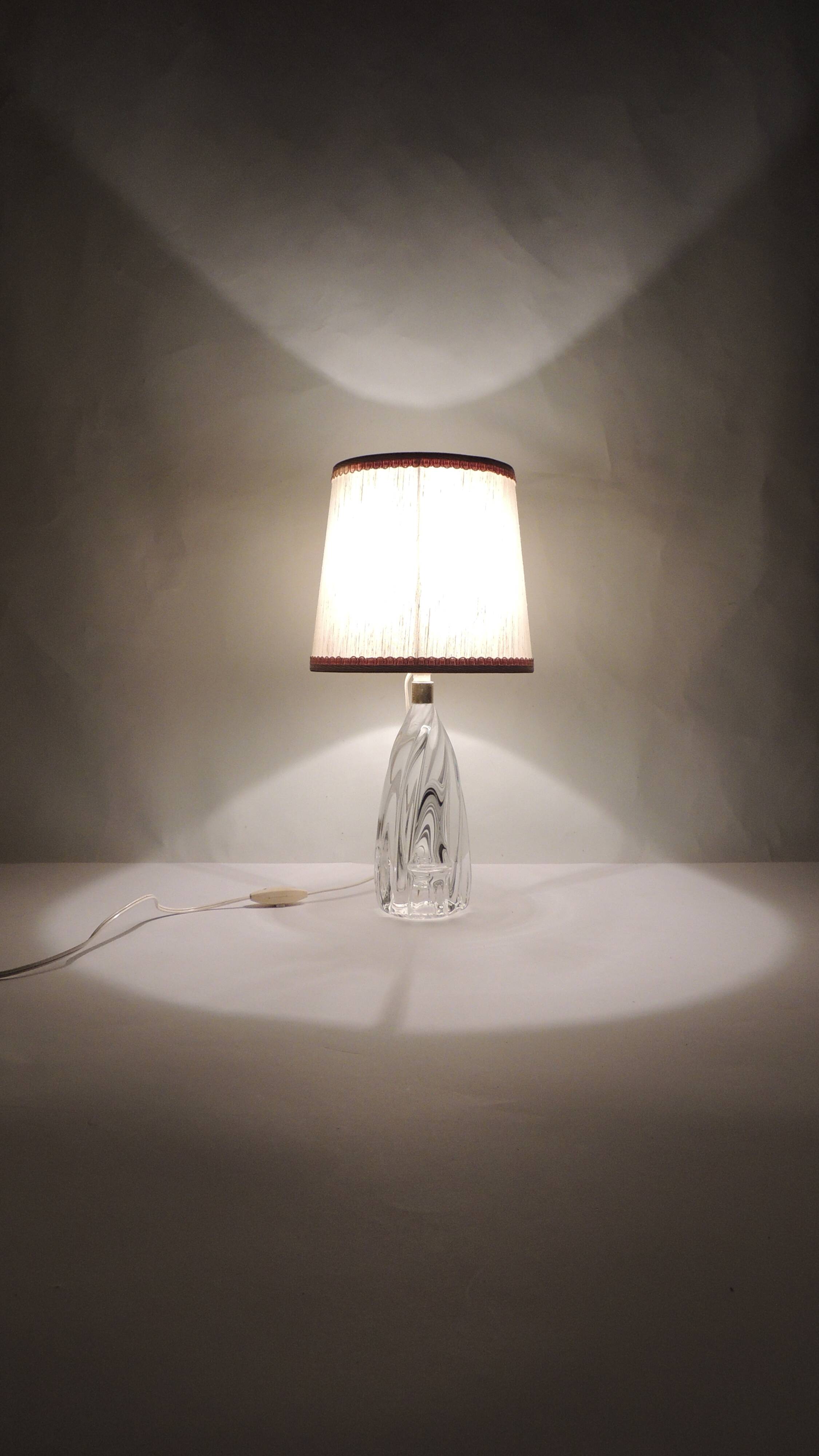 Vintage crystal lamp from the 70s – sculpted base – small table lamp