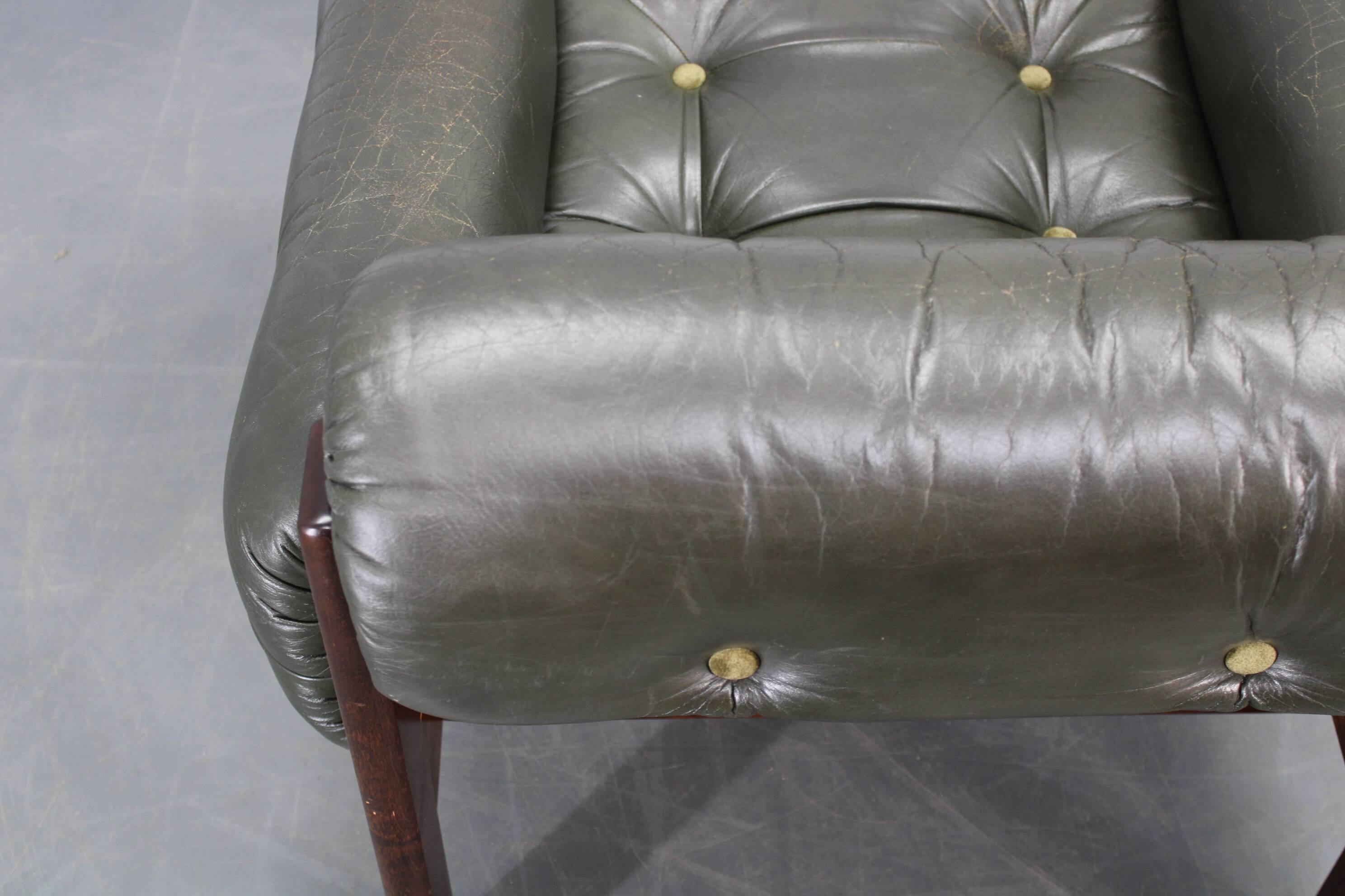 Fauteuil en cuir vert des années 70, Tchécoslovaquie.